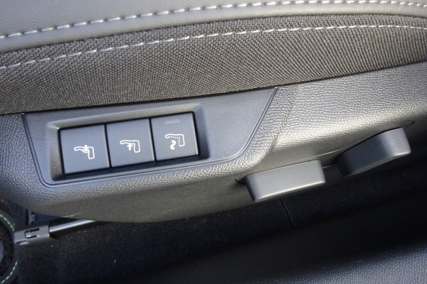 PEUGEOT 208 1.2 MHEV 110 GT-image-4