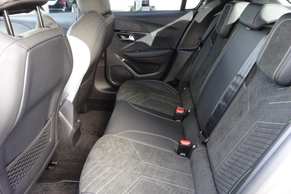 PEUGEOT 208 1.2 MHEV 110 GT-image-6