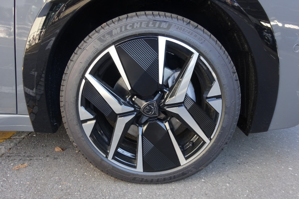 PEUGEOT 208 1.2 MHEV 110 GT-image-8