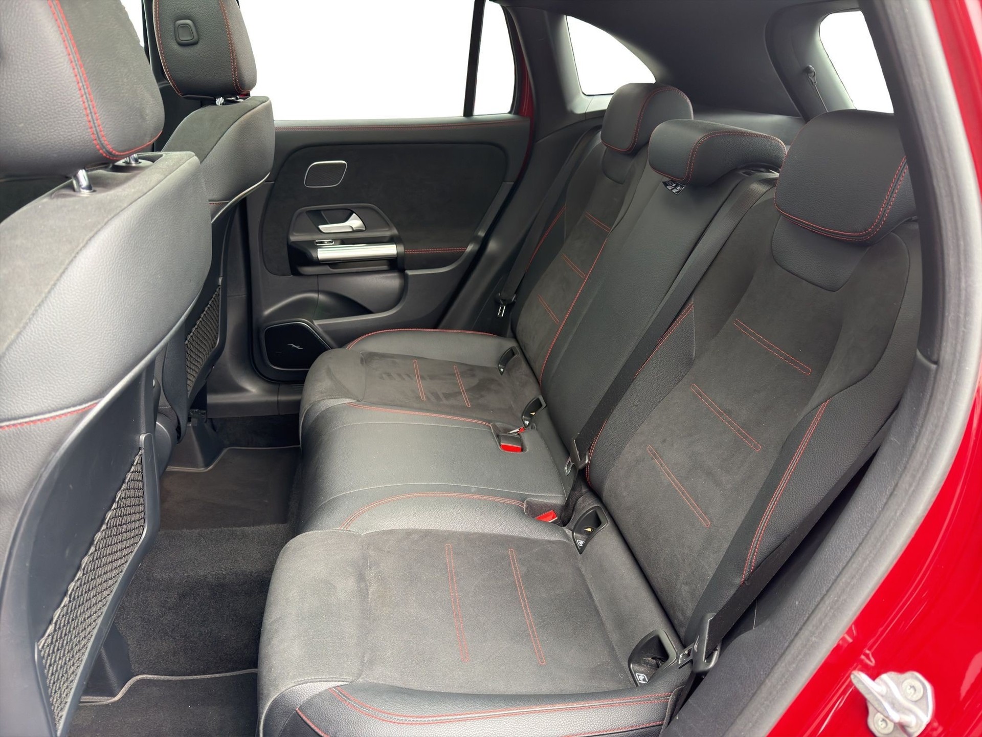MERCEDES-BENZ GLA 220d 4Matic AMG Line 8G-DCT-image-11