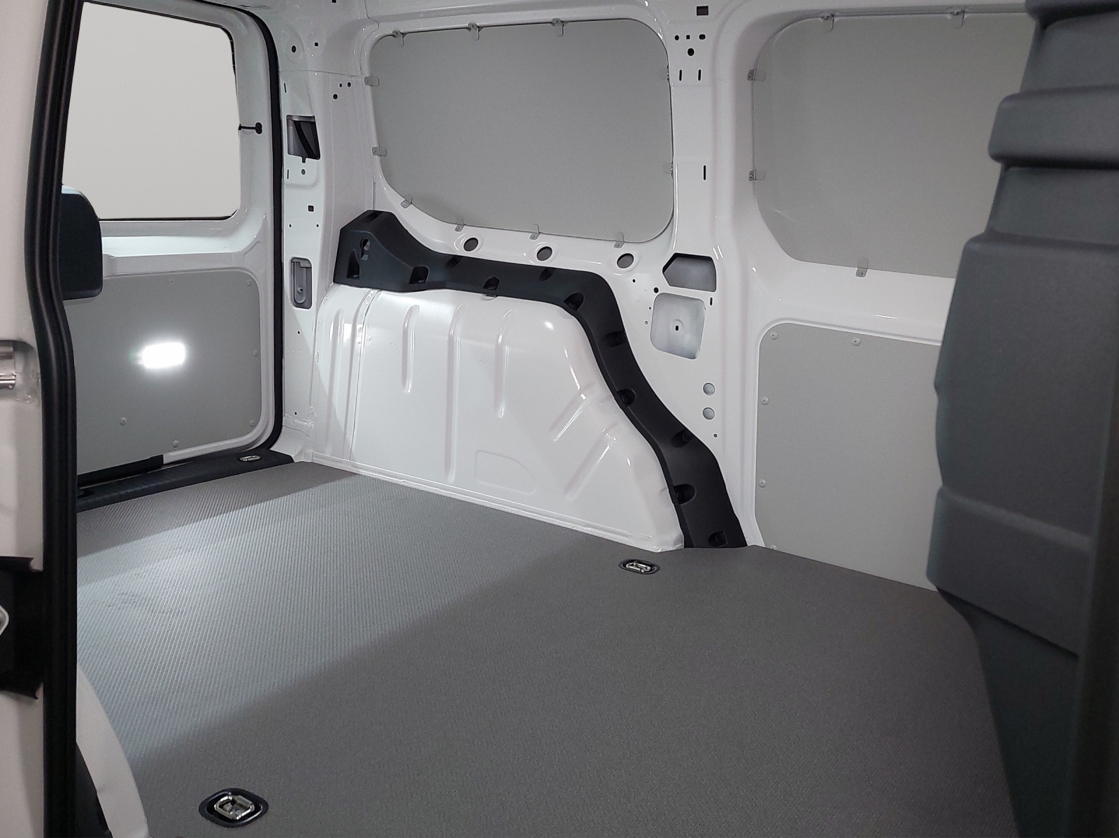 VW Caddy Maxi 2.0 TDI 4 Motion-image-8