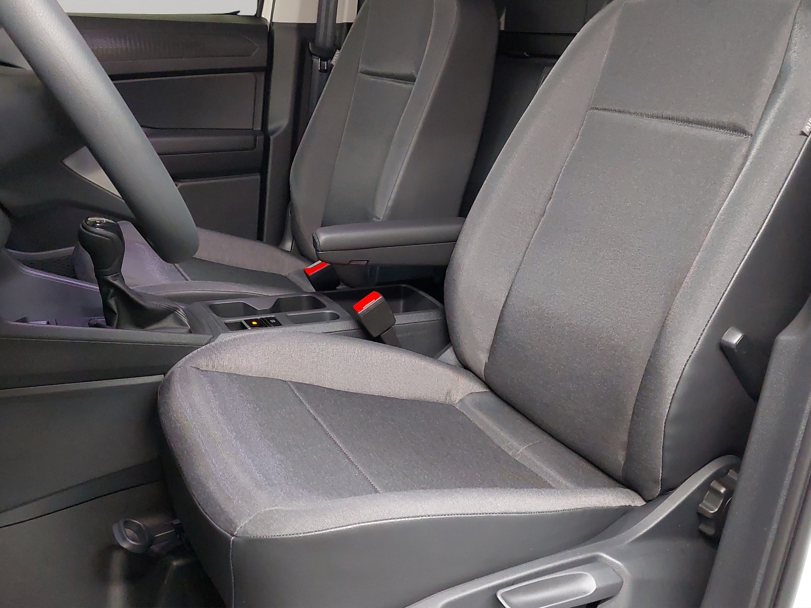 VW Caddy Maxi 2.0 TDI 4 Motion-image-5
