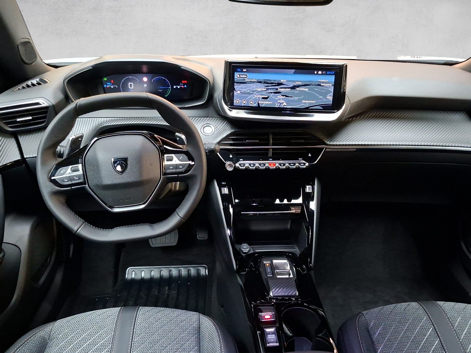 PEUGEOT 2008 1.2 Hybrid 145 Allure Premium-image-9