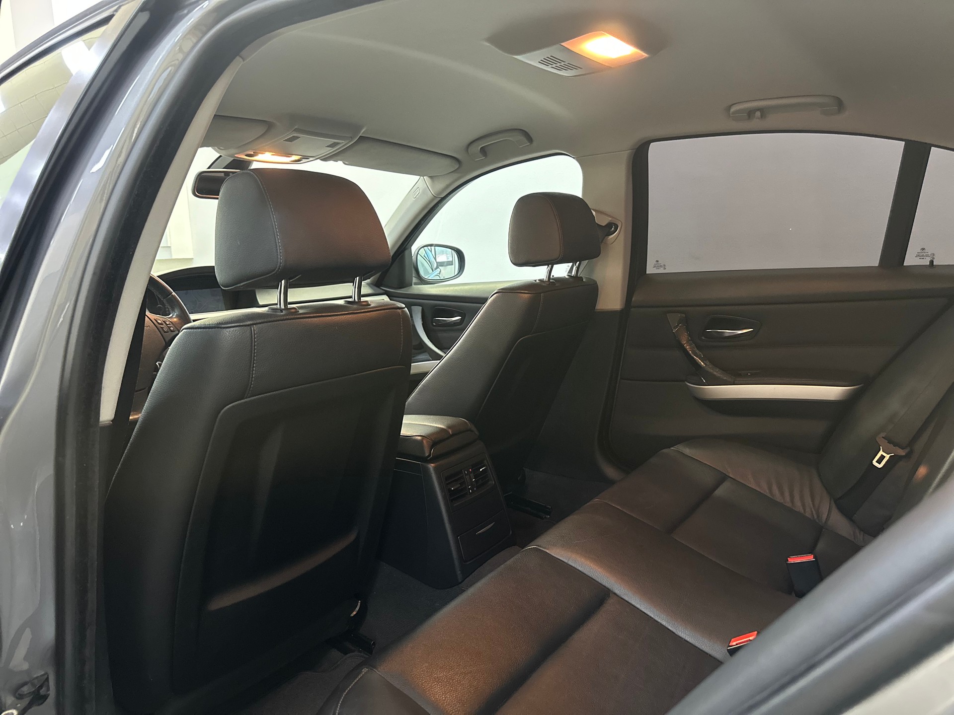 BMW 320d xDrive-image-12