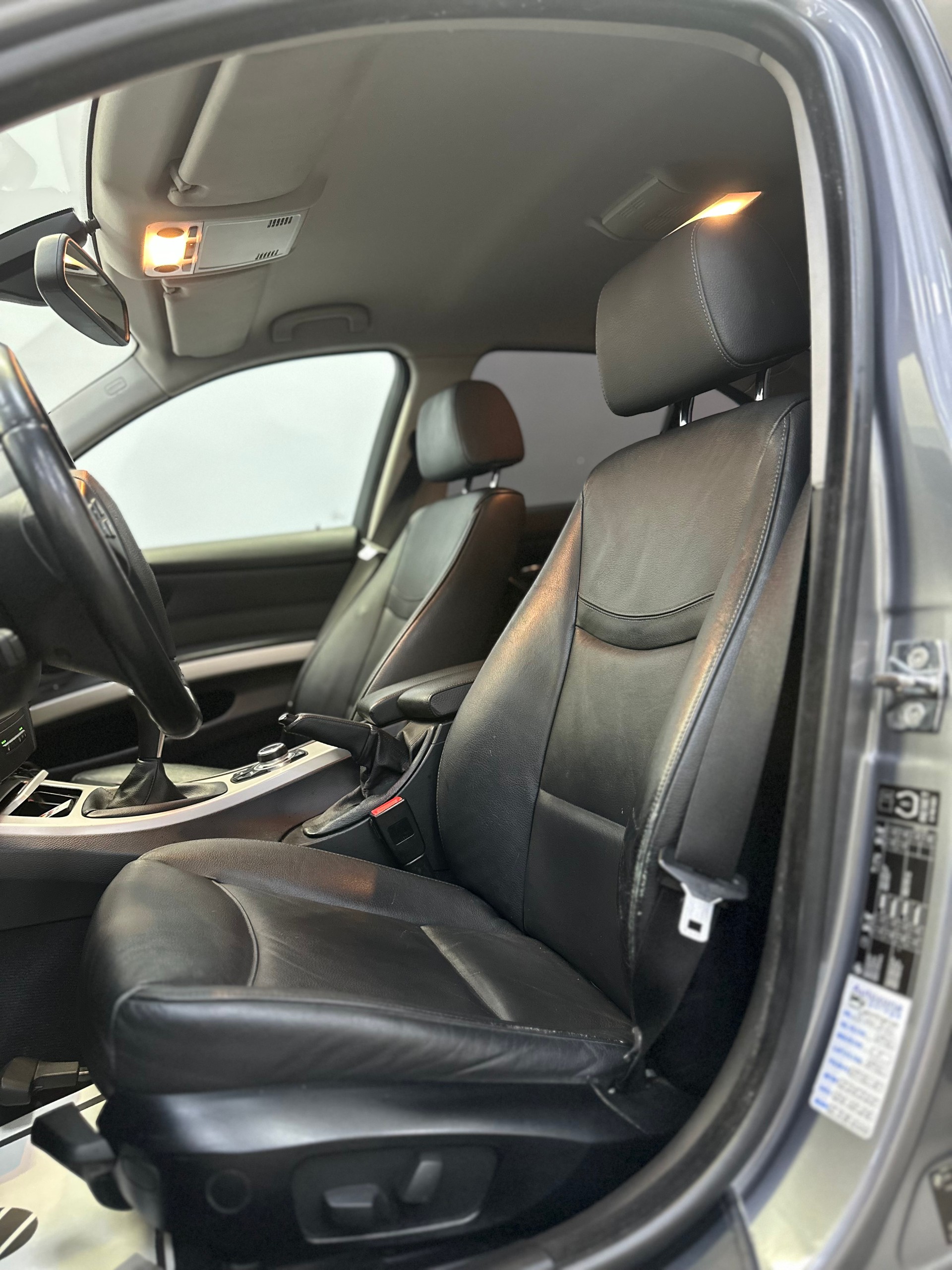BMW 320d xDrive-image-11