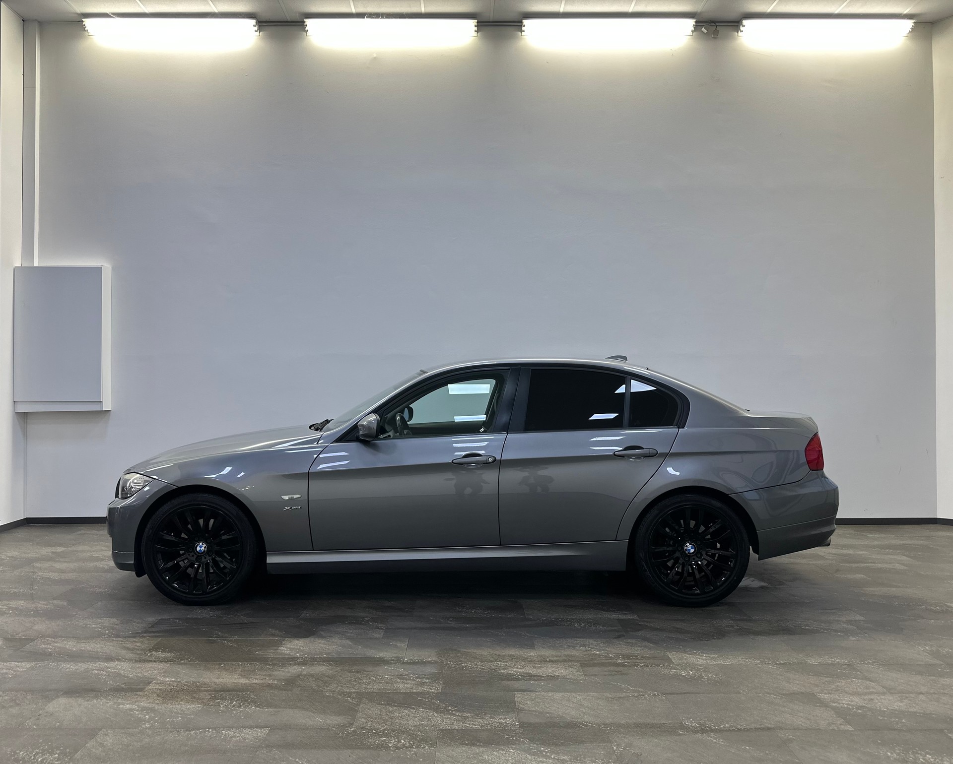 BMW 320d xDrive-image-1
