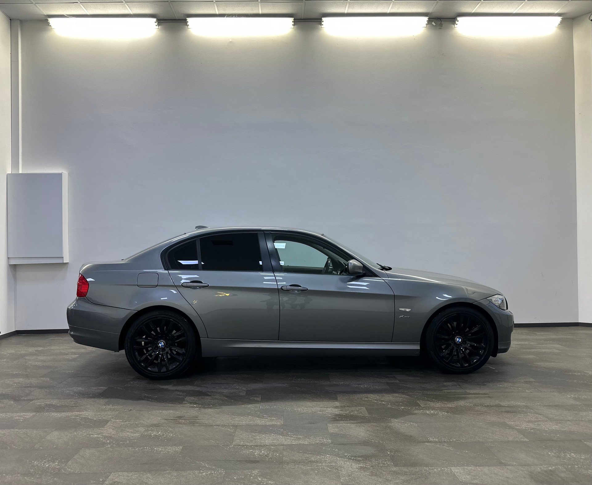 BMW 320d xDrive-image-3