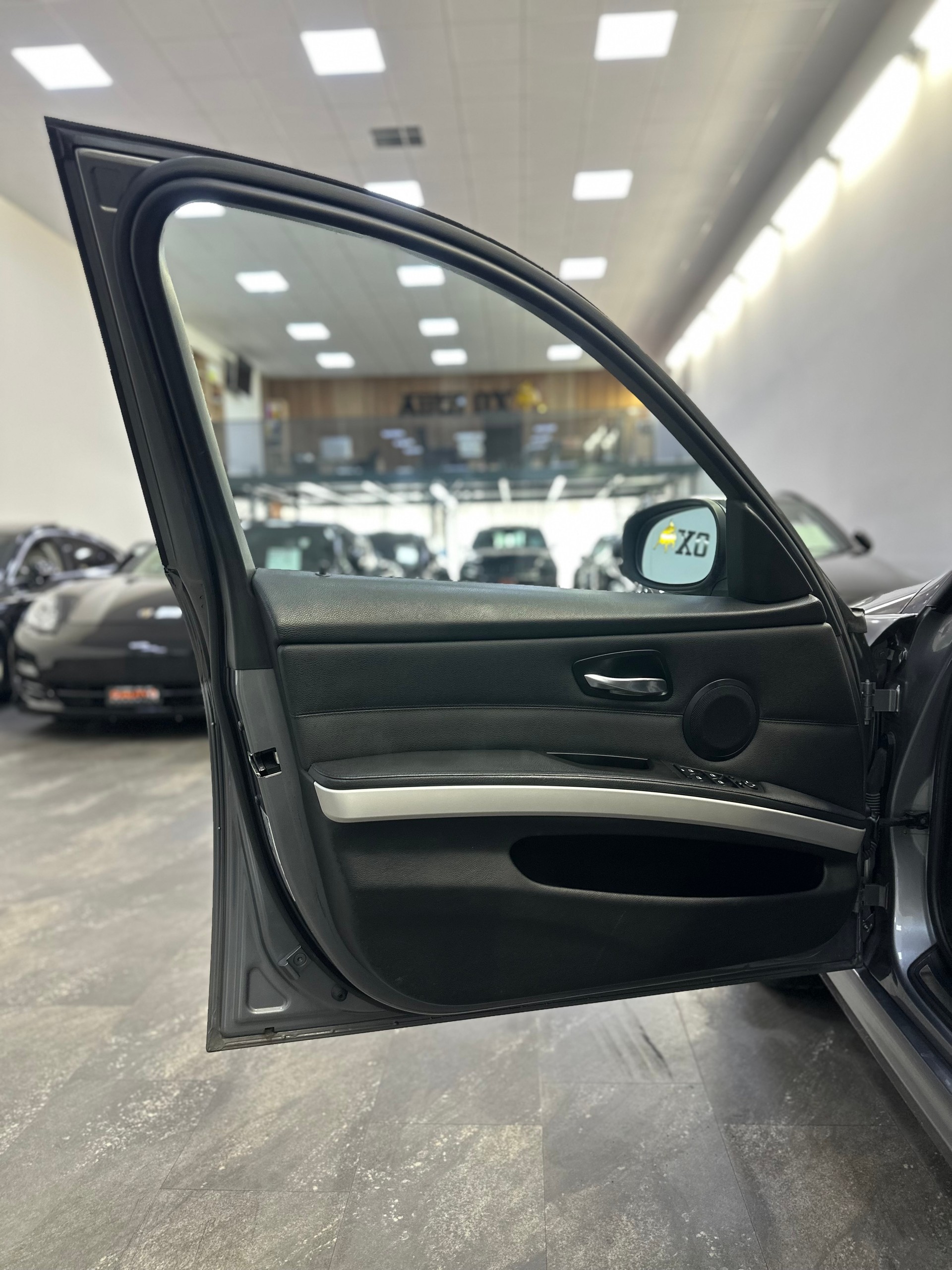 BMW 320d xDrive-image-13