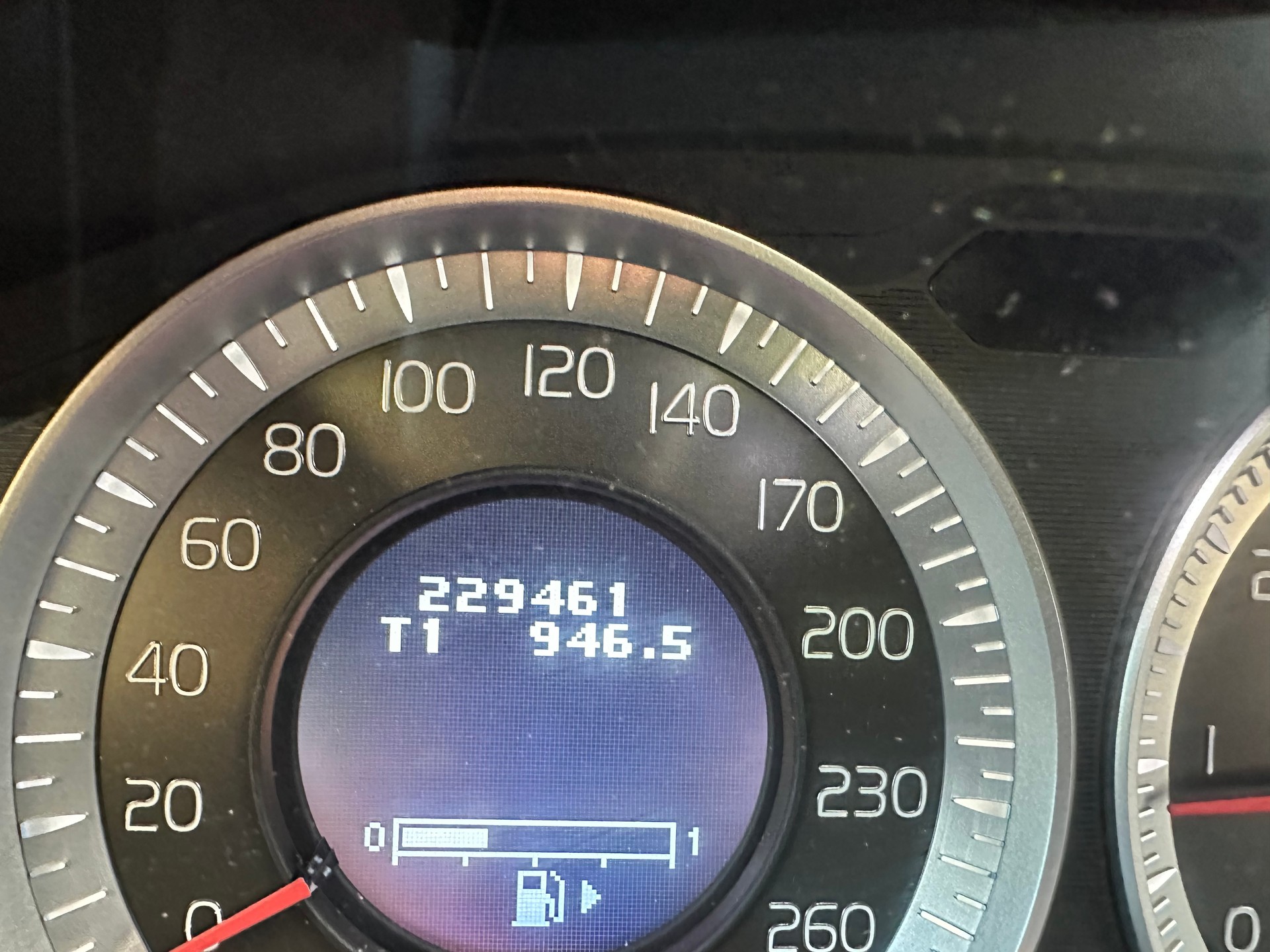 VOLVO V60 2.0T Powershift-image-13