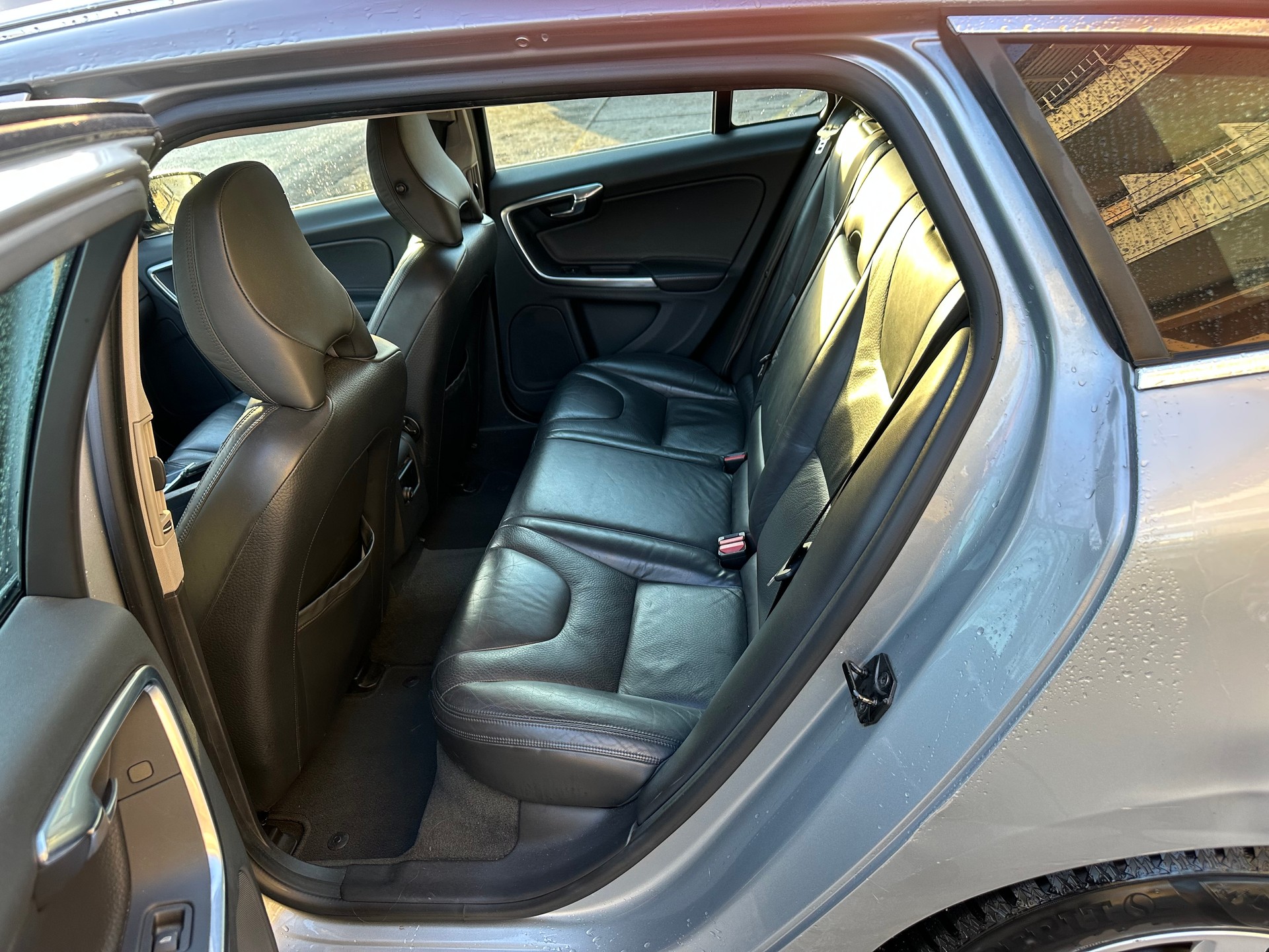 VOLVO V60 2.0T Powershift-image-8