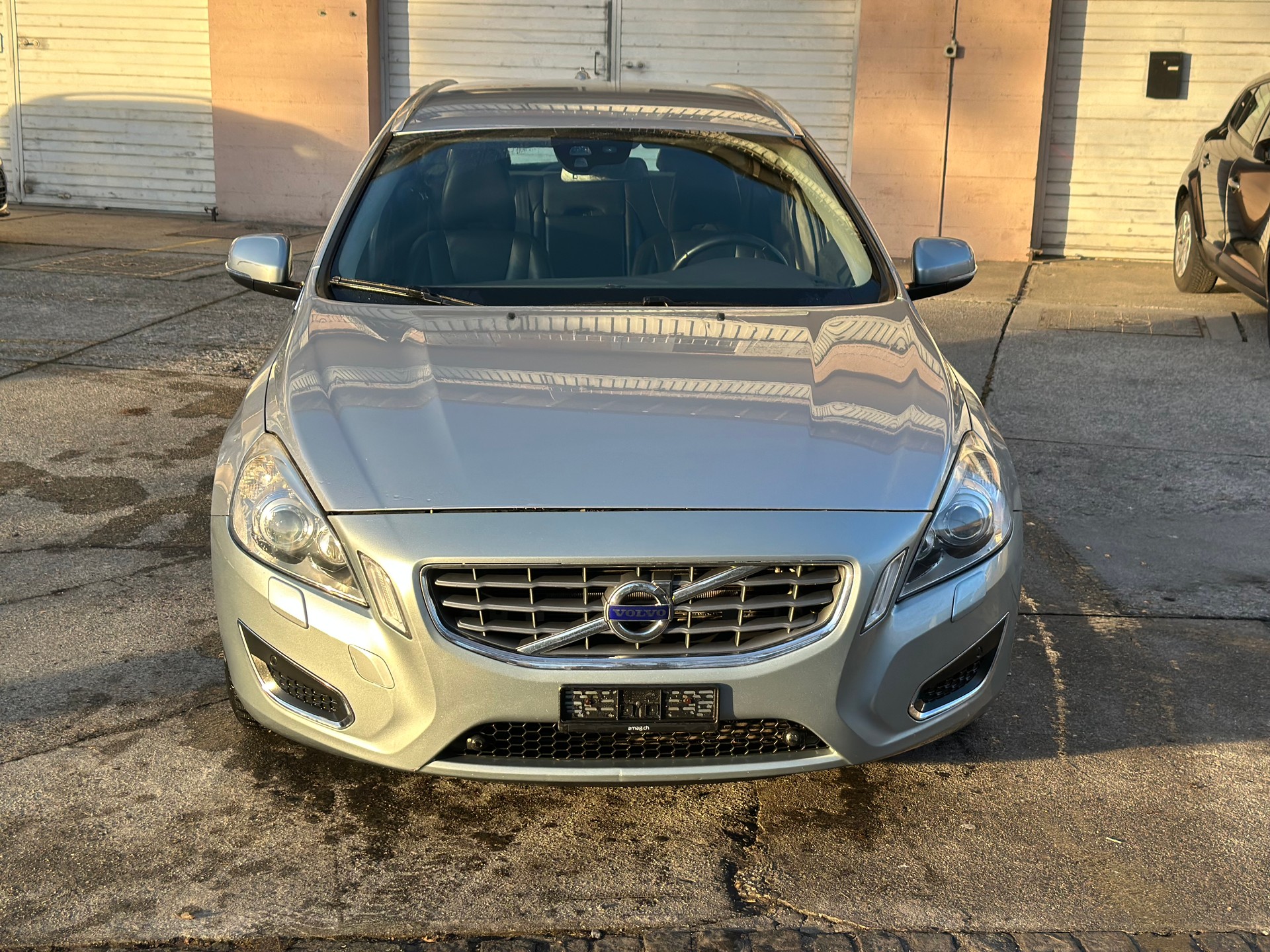 VOLVO V60 2.0T Powershift-image-0