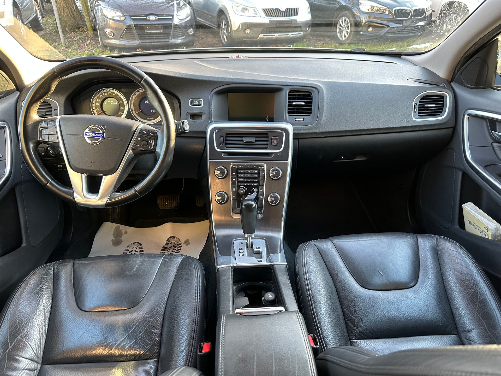 VOLVO V60 2.0T Powershift-image-9