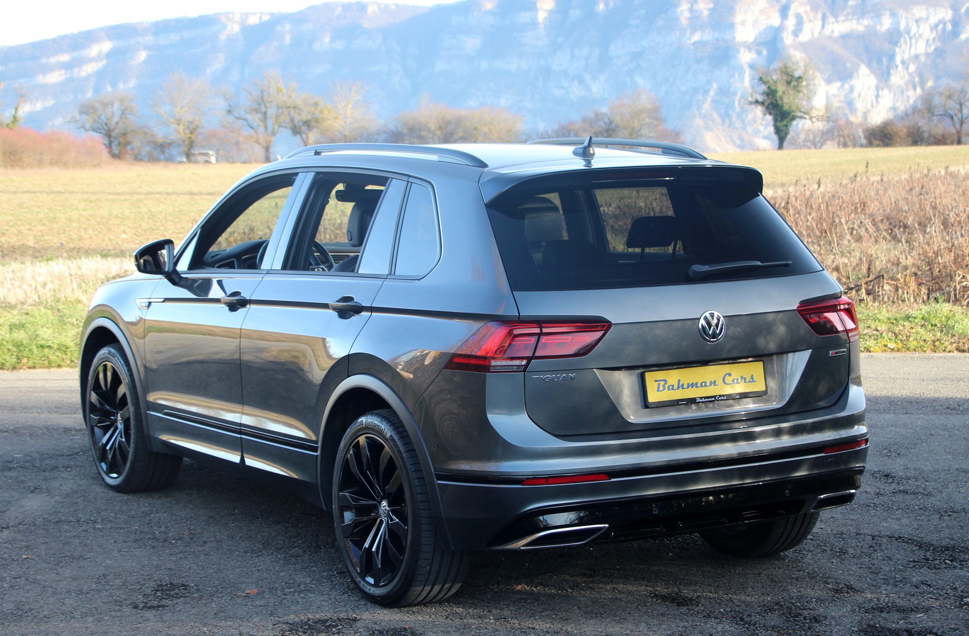 VW Tiguan 2.0TSI Highline 4Motion DSG R-Line-showroom-element-1