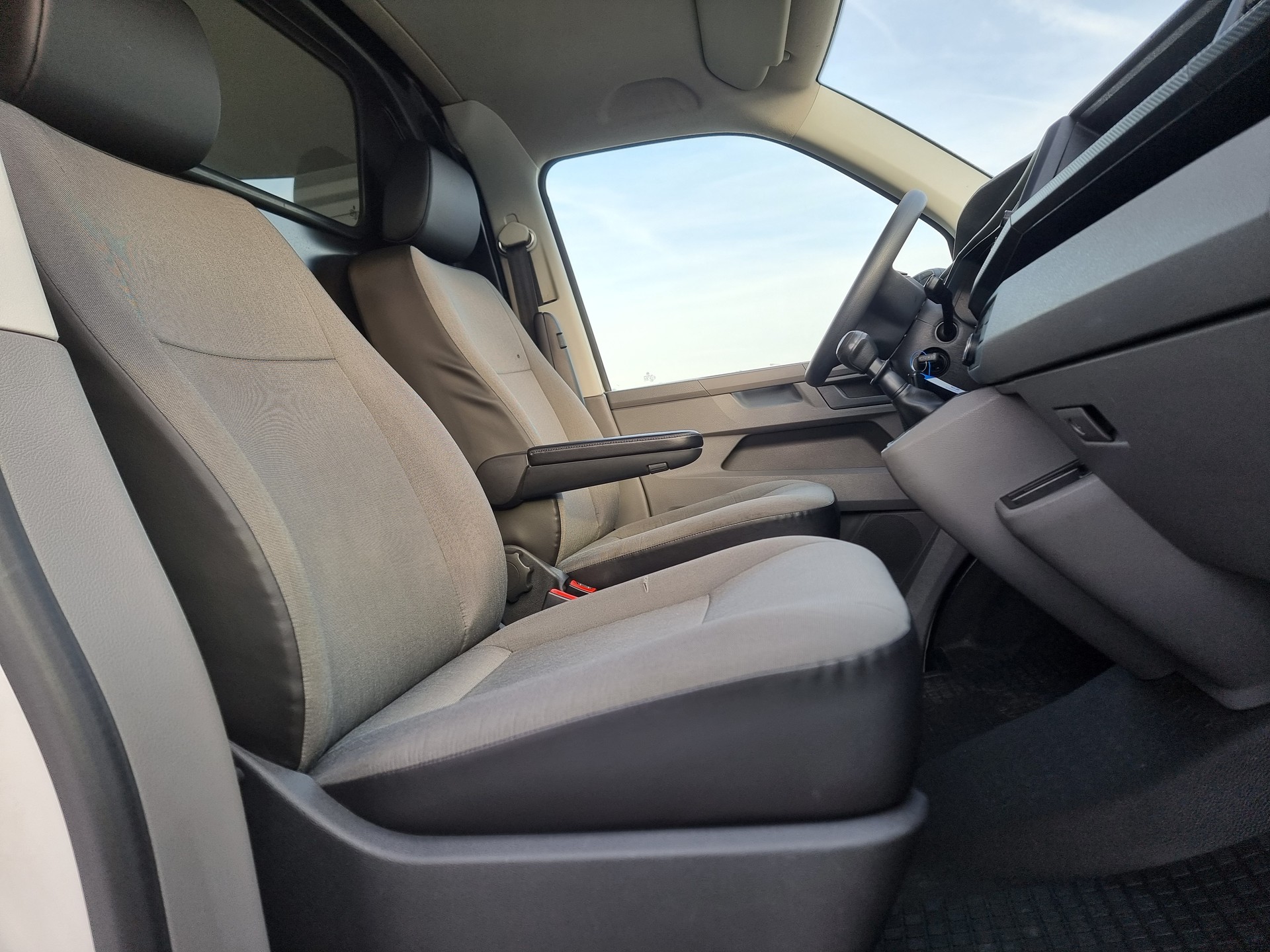 VW T6.1 2.0 TDI-image-4