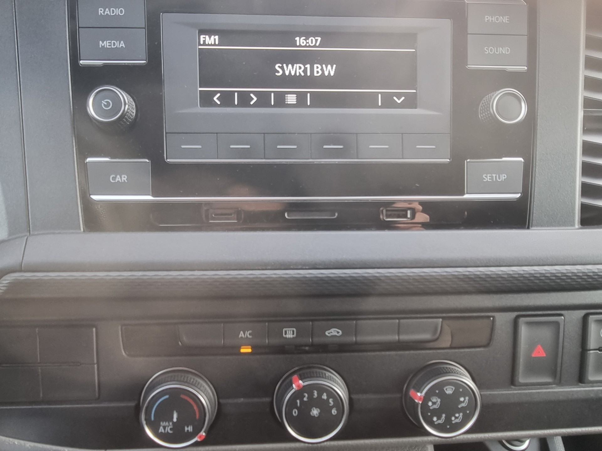 VW T6.1 2.0 TDI-image-1