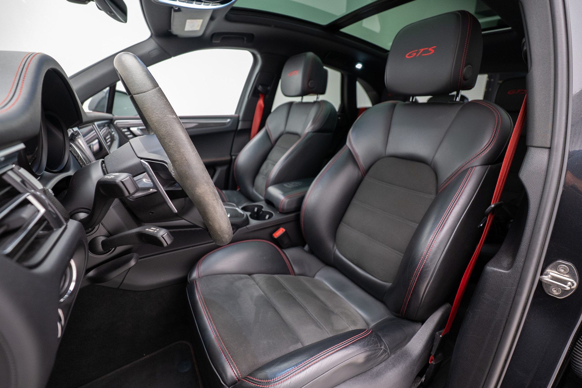 PORSCHE Macan GTS PDK-image-5