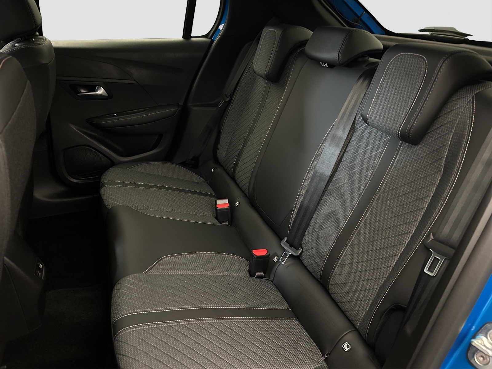 PEUGEOT 208 1.2 MHEV 110 Allure - NAVI - Rückfahrkamera-image-6