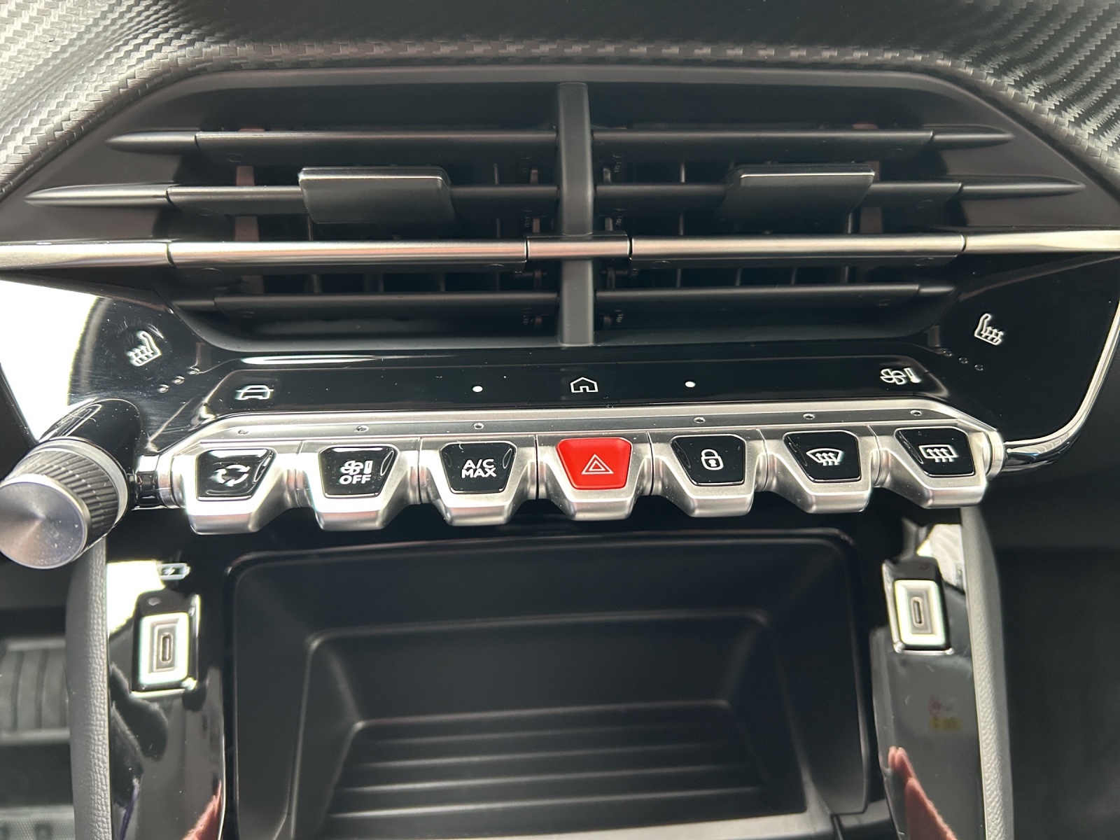 PEUGEOT 208 1.2 MHEV 110 Allure - NAVI - Rückfahrkamera-image-12
