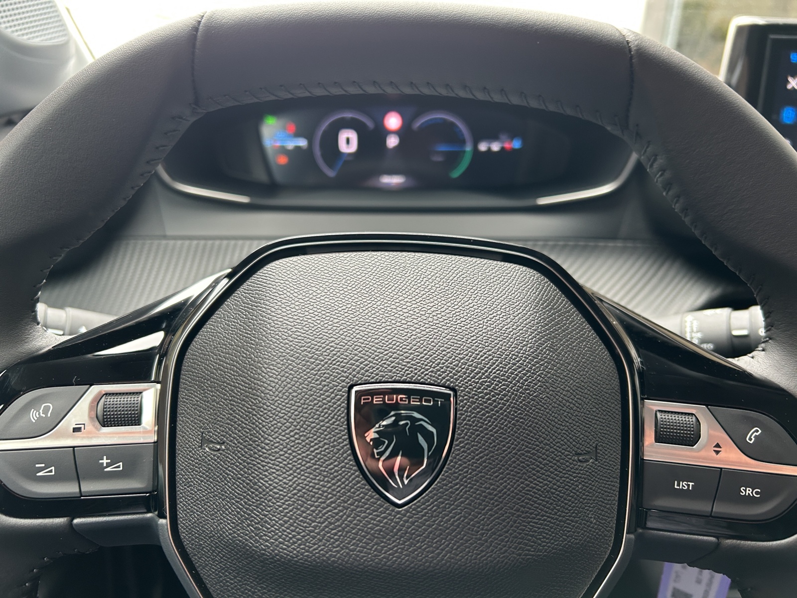 PEUGEOT 208 1.2 MHEV 110 Allure - NAVI - Rückfahrkamera-image-8