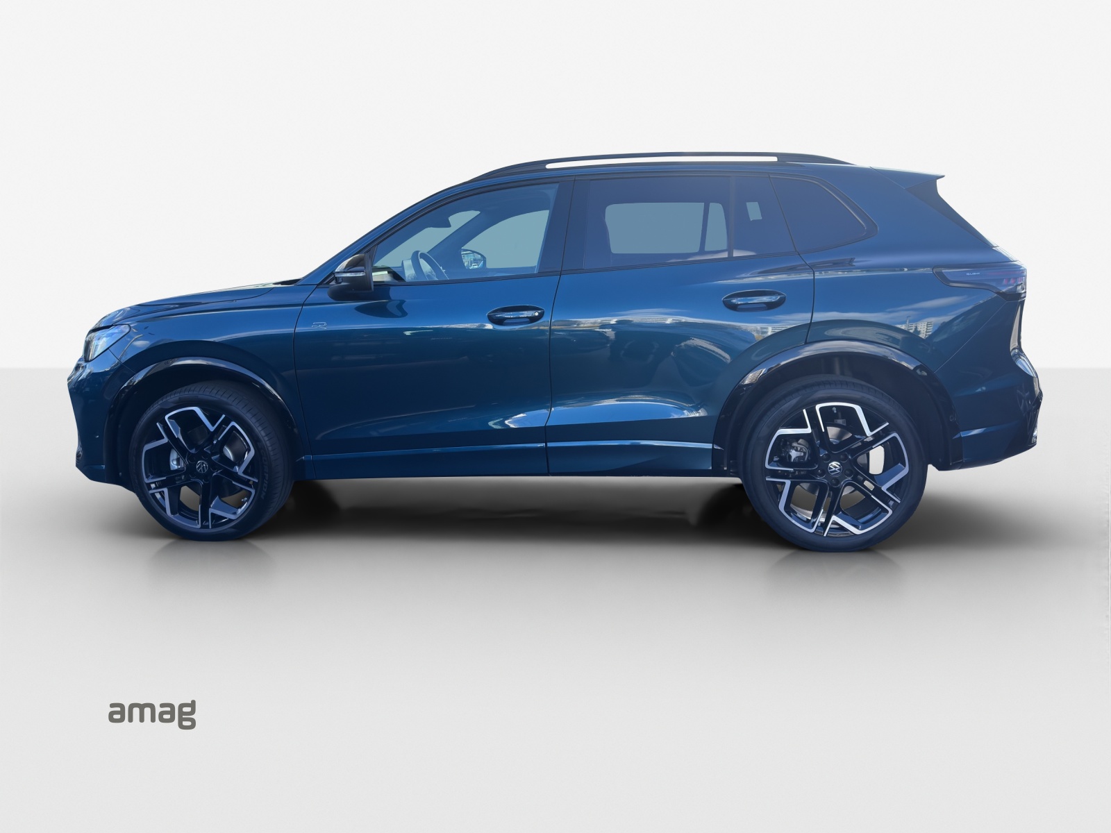 VW Tiguan 2.0 TSI DSG R-Line 4Motion-image-2