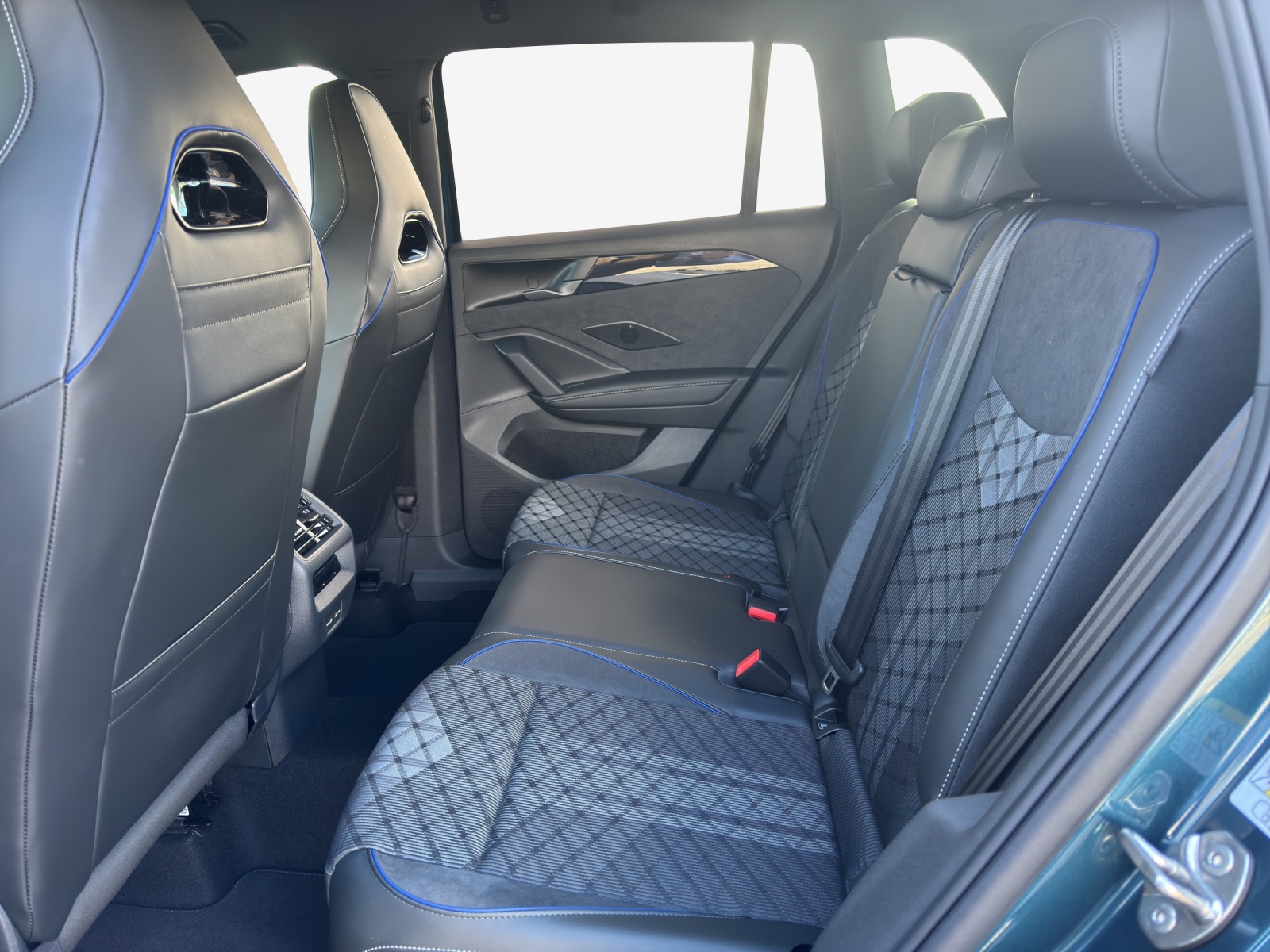 VW Tiguan 2.0 TSI DSG R-Line 4Motion-image-11