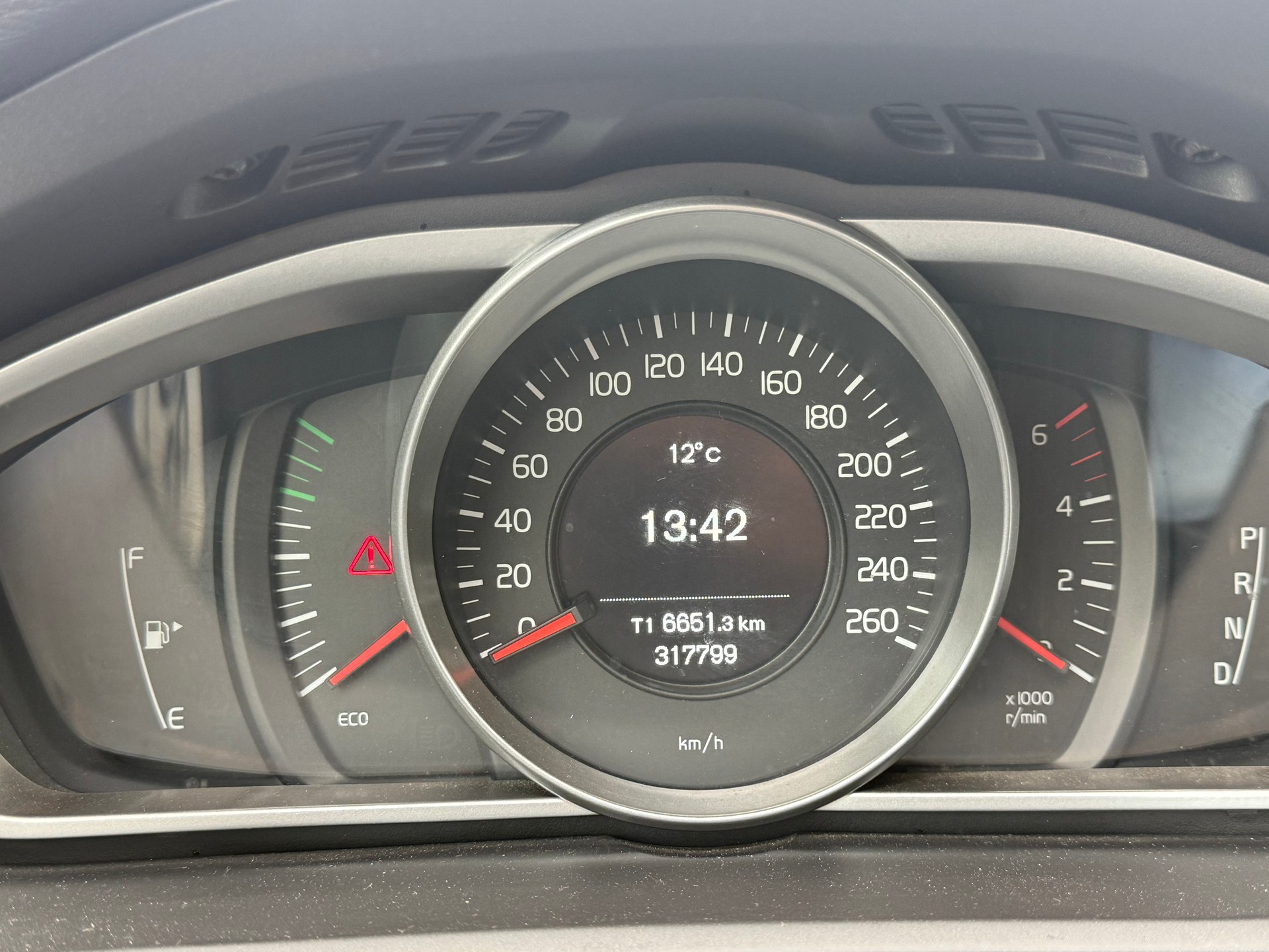 VOLVO V40 D2 Momentum Geartronic-image-10
