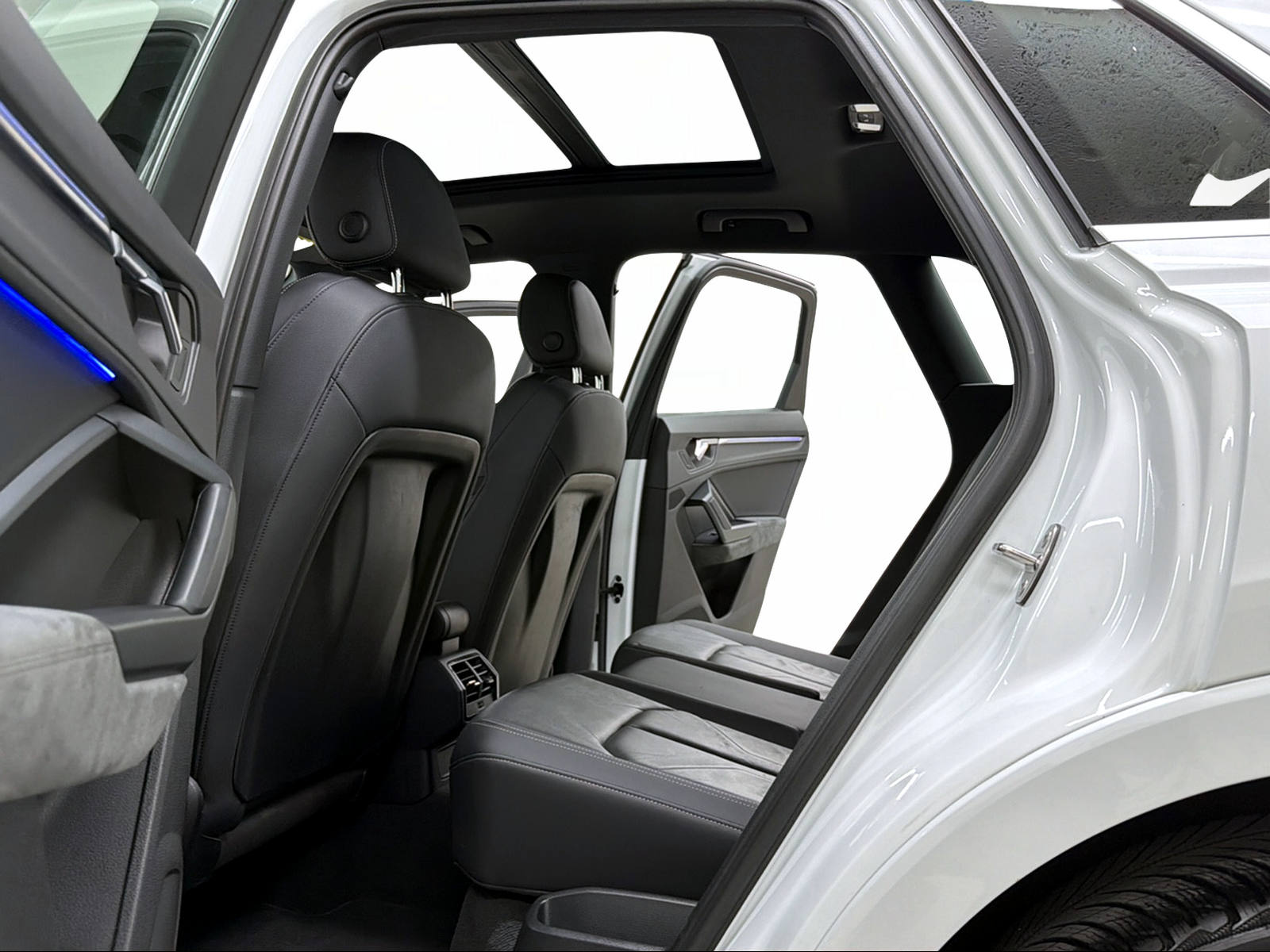 AUDI Q3 40 TFSI S line 190PS Gletscherweiss quattro S-tronic / RF-Kamera / Panoramadach / Leder / Komfortschlüssel /-image-8