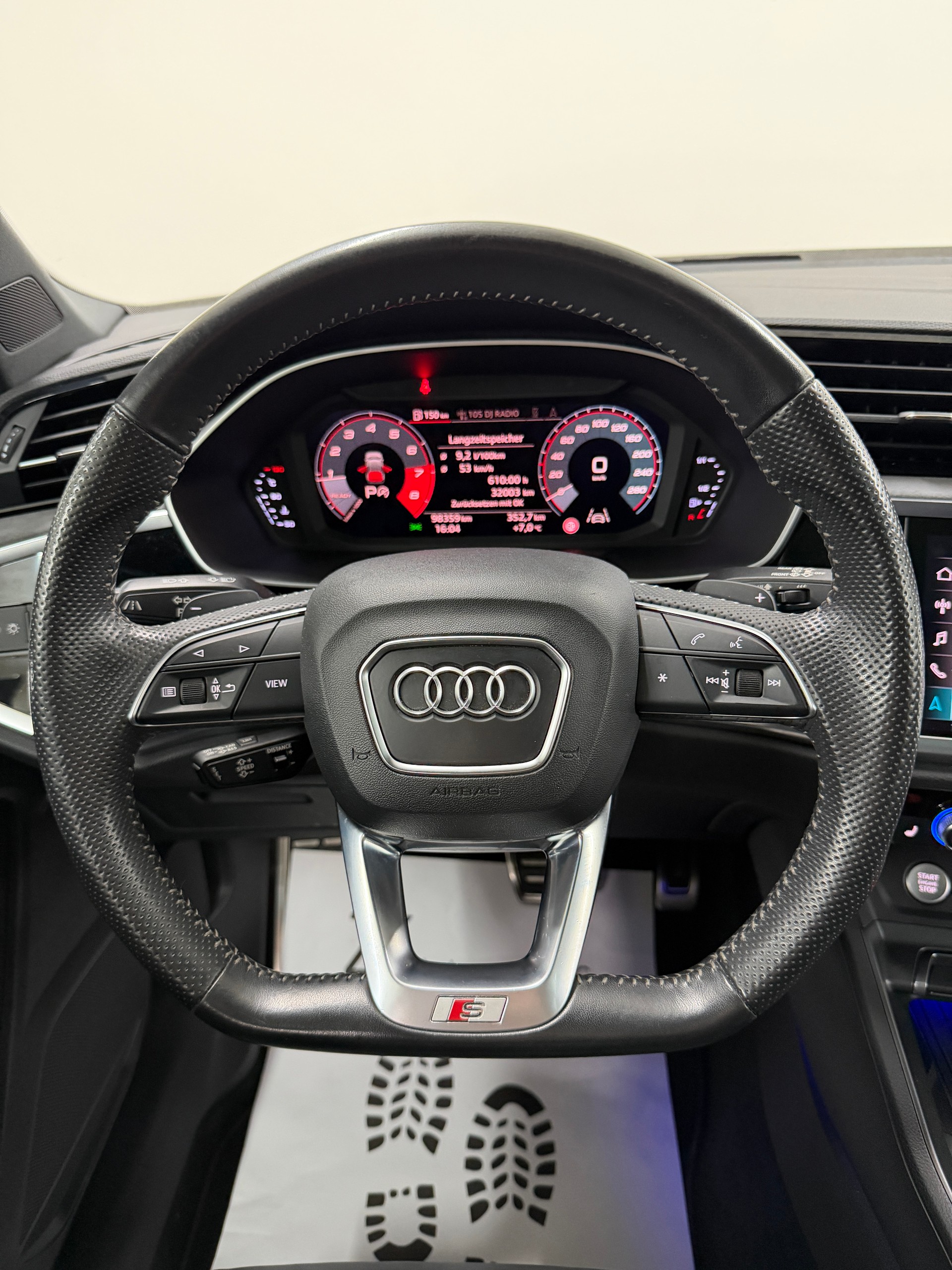 AUDI Q3 40 TFSI S line 190PS Gletscherweiss quattro S-tronic / RF-Kamera / Panoramadach / Leder / Komfortschlüssel /-image-12