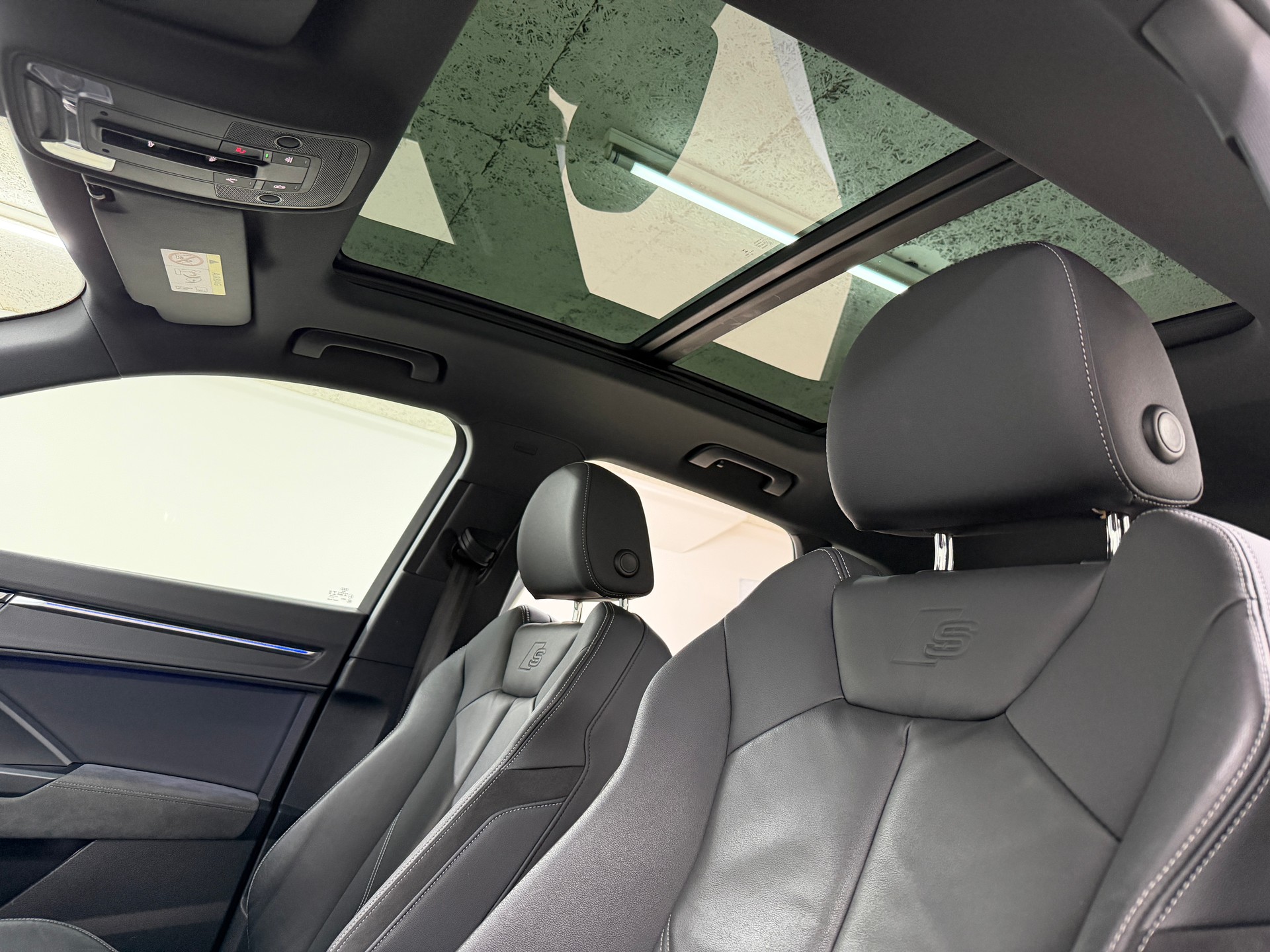 AUDI Q3 40 TFSI S line 190PS Gletscherweiss quattro S-tronic / RF-Kamera / Panoramadach / Leder / Komfortschlüssel /-image-7