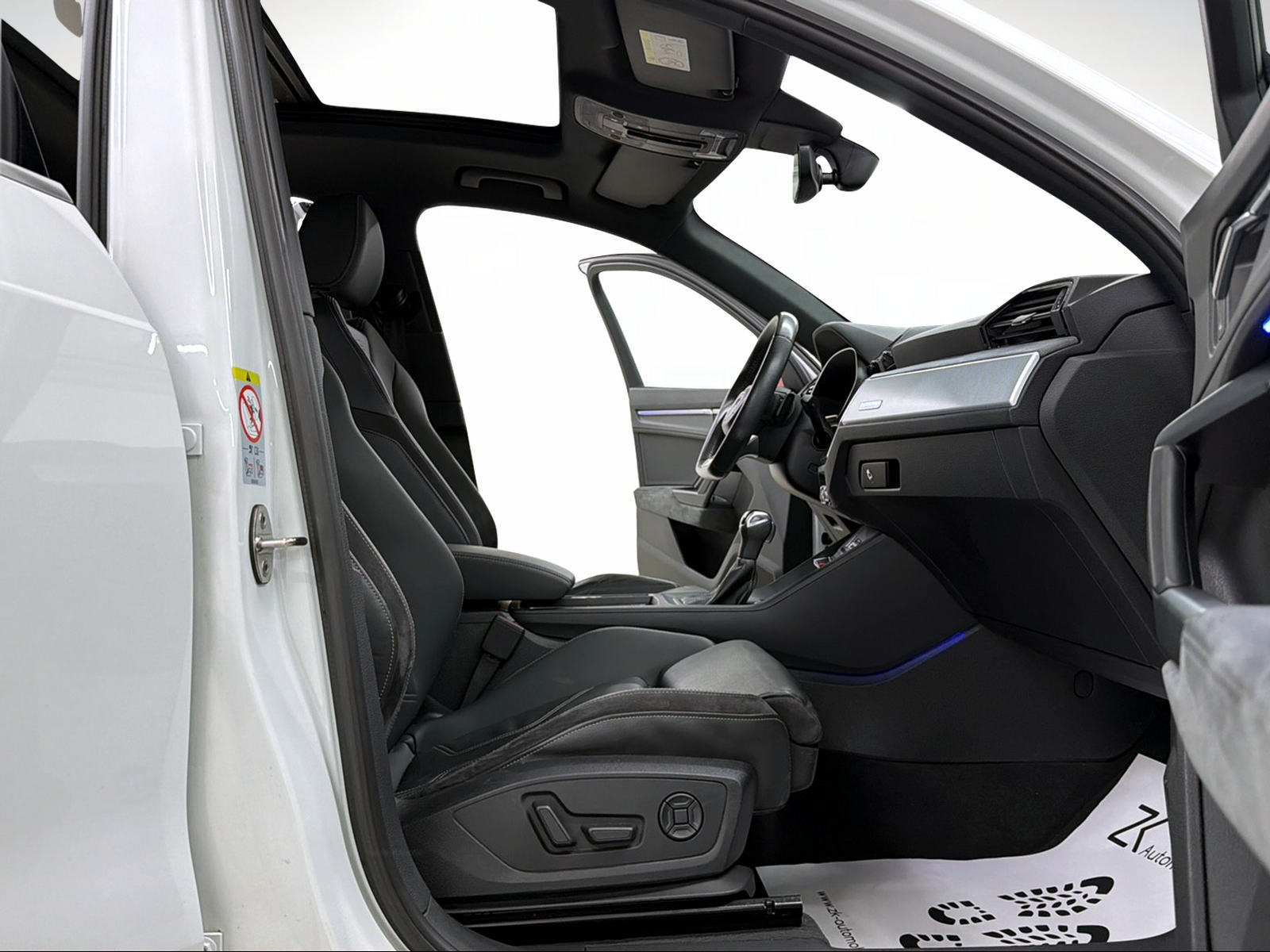 AUDI Q3 40 TFSI S line 190PS Gletscherweiss quattro S-tronic / RF-Kamera / Panoramadach / Leder / Komfortschlüssel /-image-9