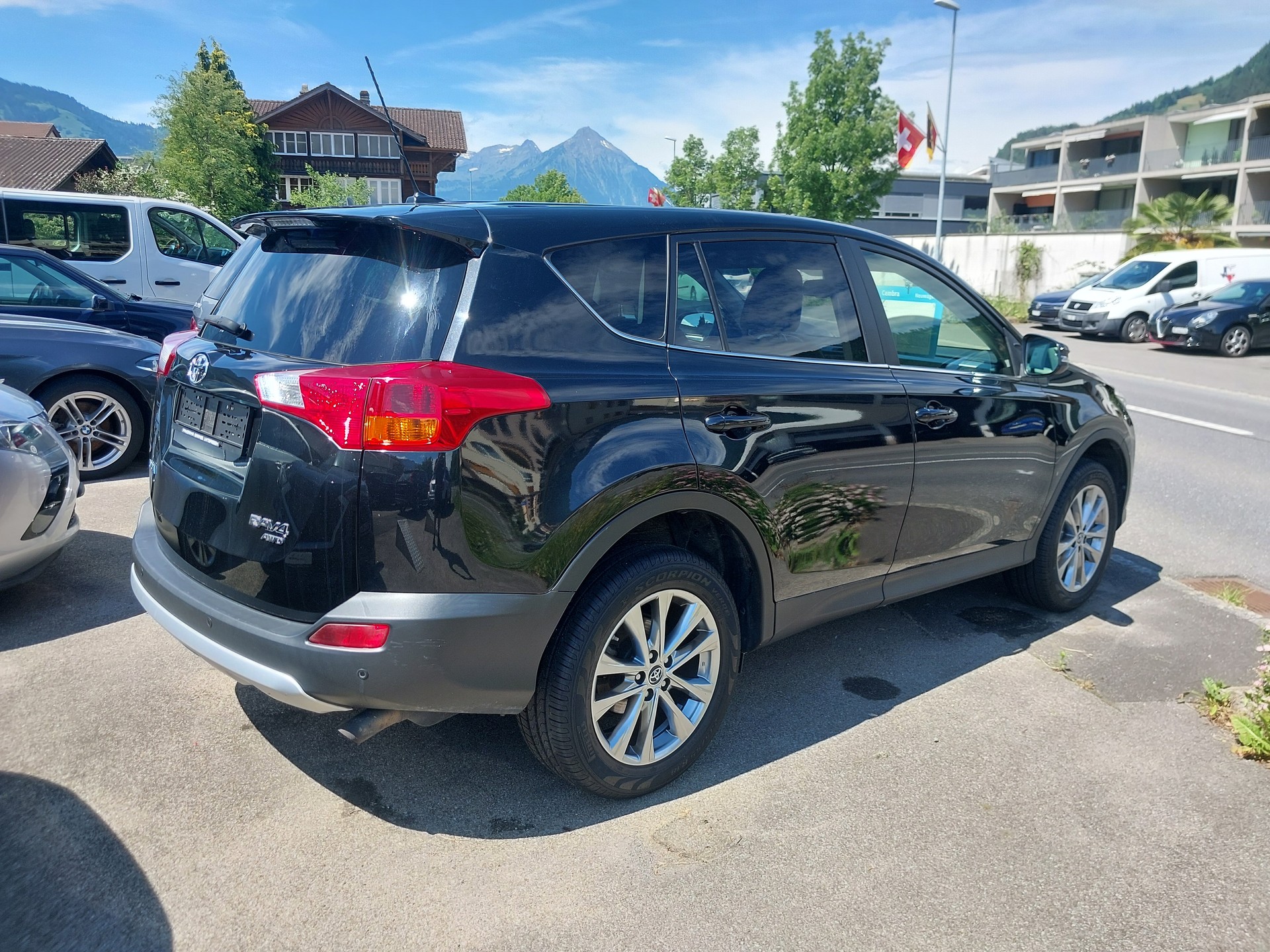 TOYOTA RAV-4 2.0 Swiss Trend Multidrive S-image-2