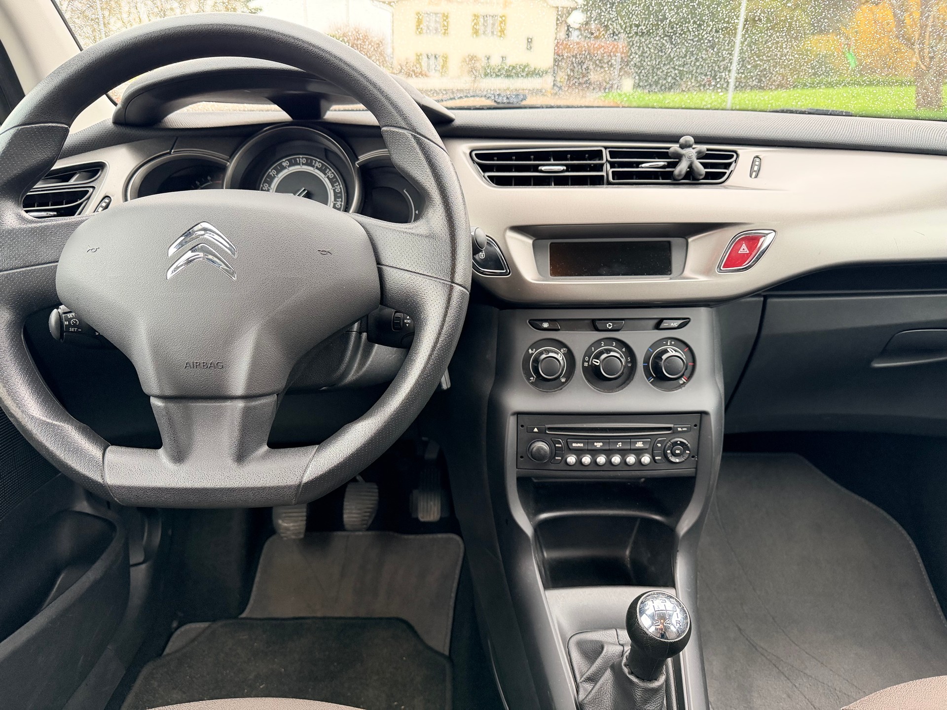CITROEN C3 1.2i Attraction-image-12
