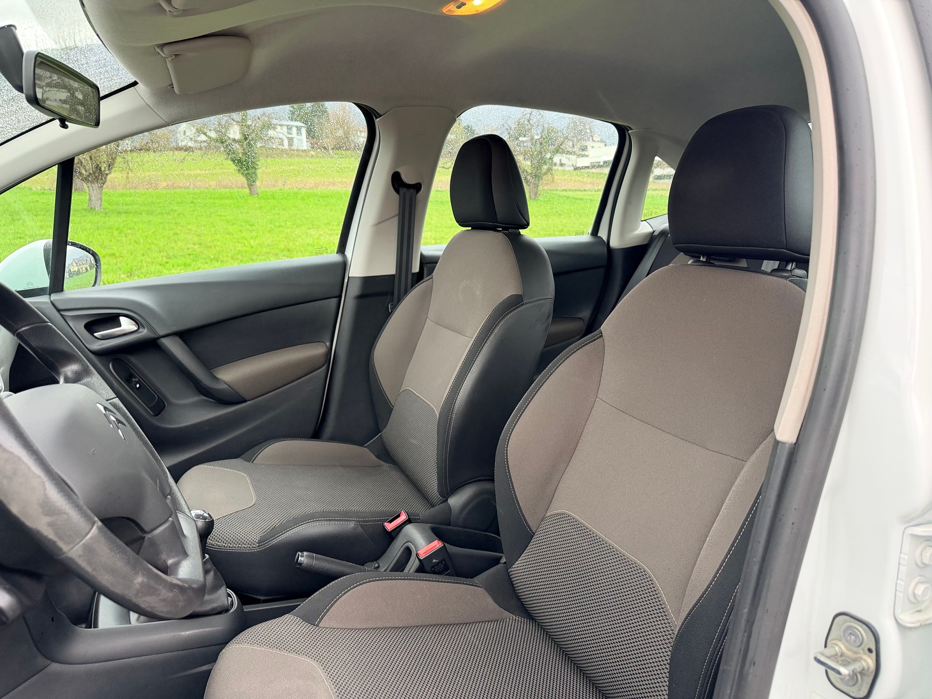 CITROEN C3 1.2i Attraction-image-13
