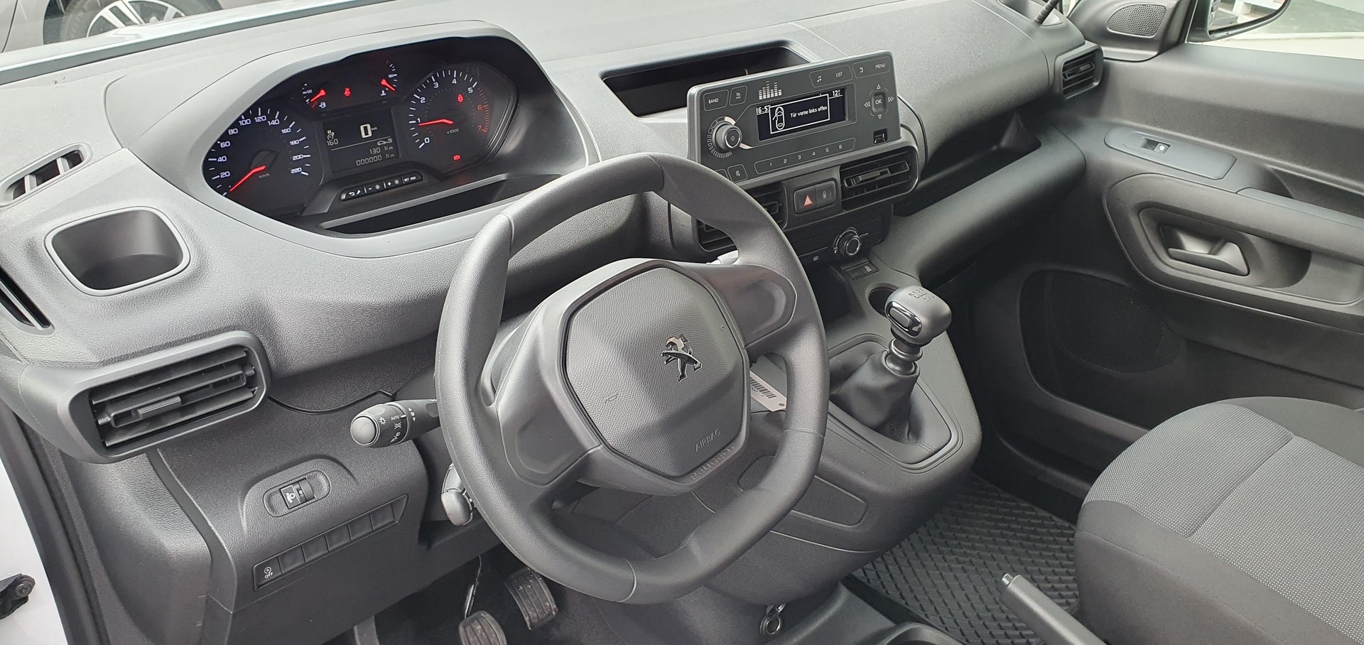 PEUGEOT Partner stnd. Premium 650kg Helvetia (437)-image-6