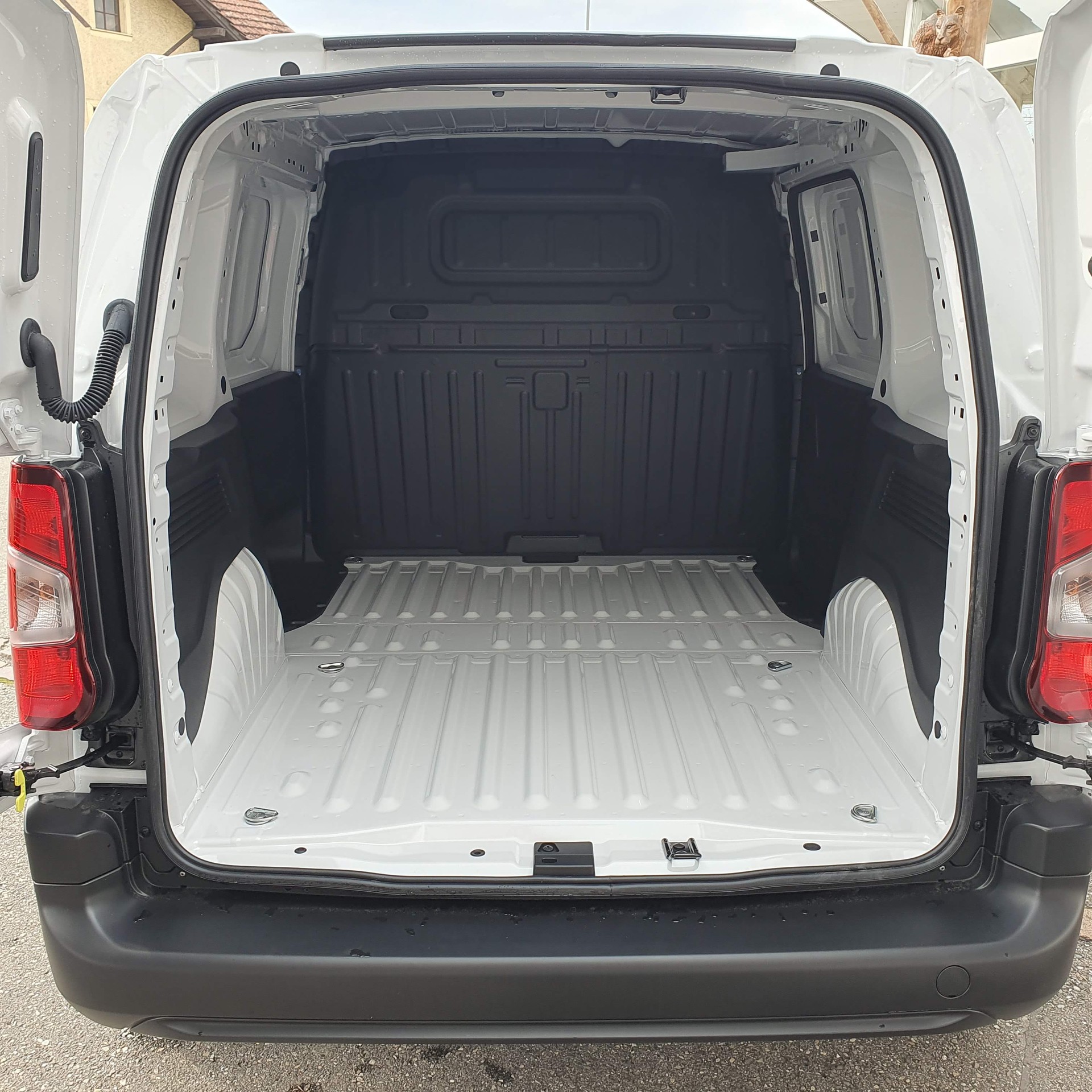 PEUGEOT Partner stnd. Premium 650kg Helvetia (437)-image-8