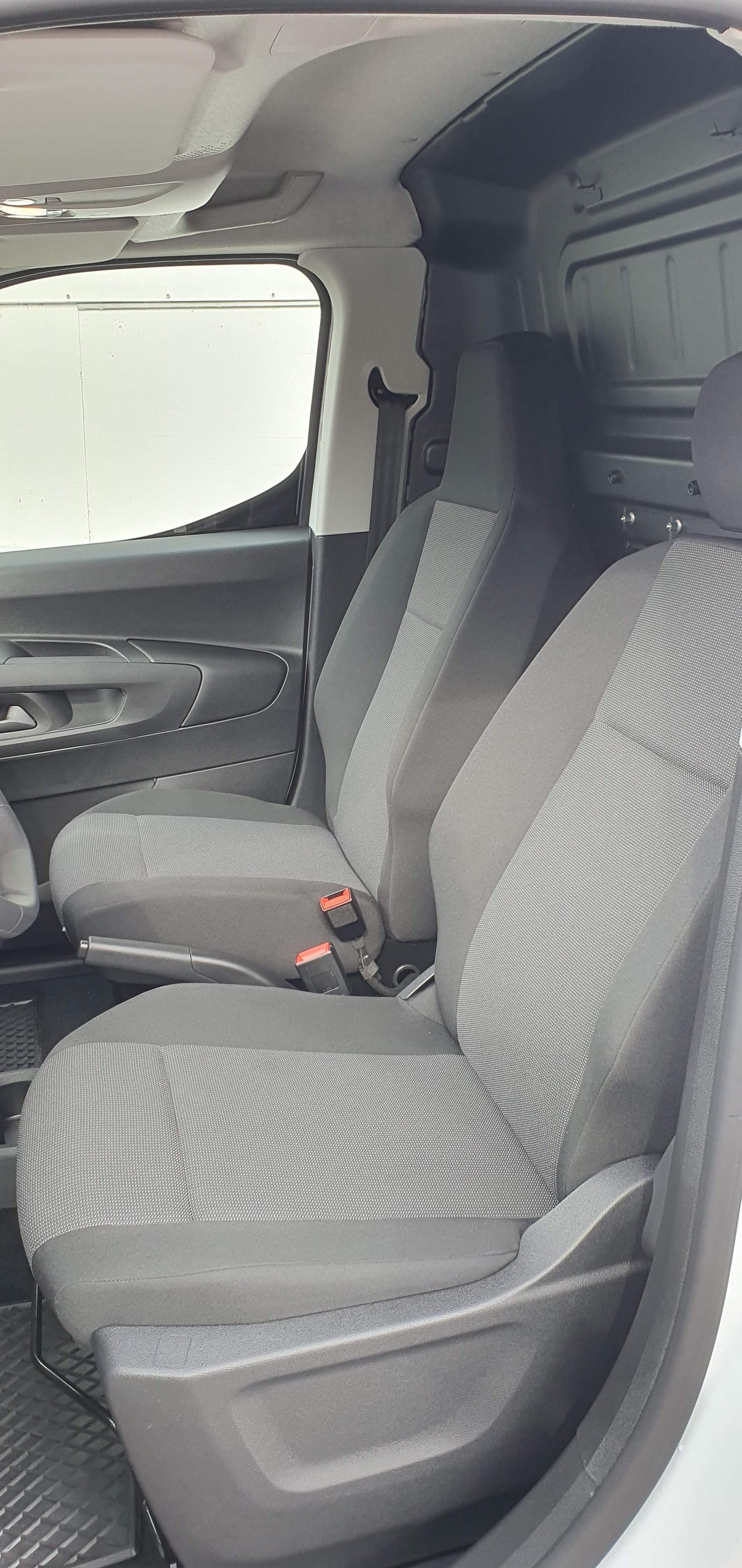 PEUGEOT Partner stnd. Premium 650kg Helvetia (437)-image-5