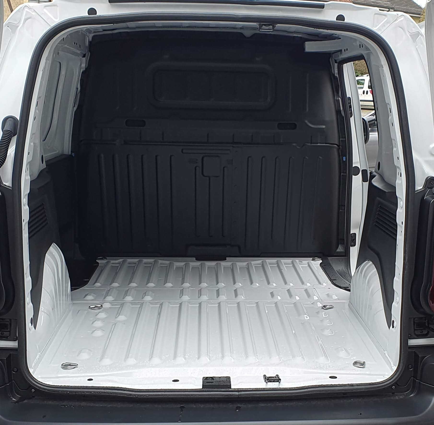 PEUGEOT Partner stnd. Premium 650kg Helvetia (437)-image-14