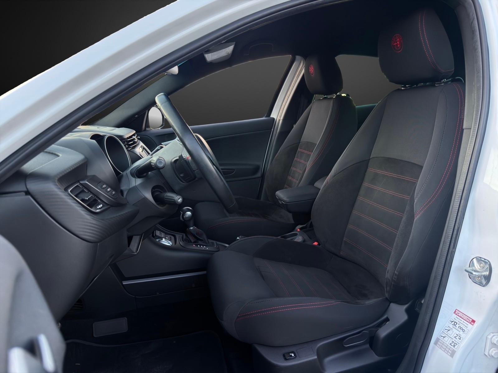 ALFA ROMEO Giulietta 2.0 JTDM Veloce TCT Carbon Edition mit 170 PS-image-6
