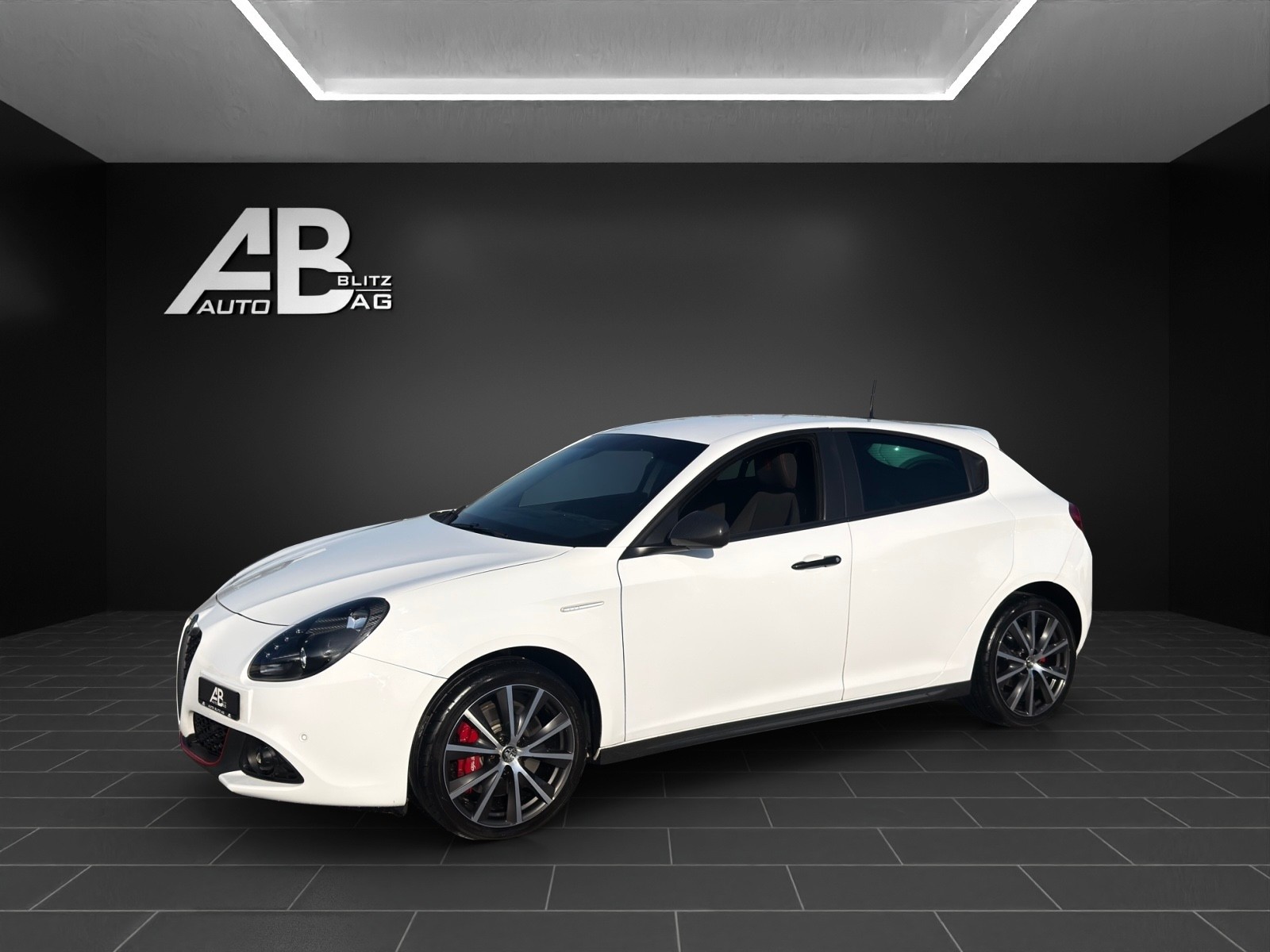 ALFA ROMEO Giulietta 2.0 JTDM Veloce TCT Carbon Edition mit 170 PS-image-1