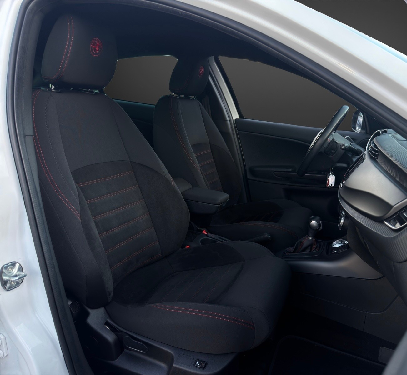 ALFA ROMEO Giulietta 2.0 JTDM Veloce TCT Carbon Edition mit 170 PS-image-8