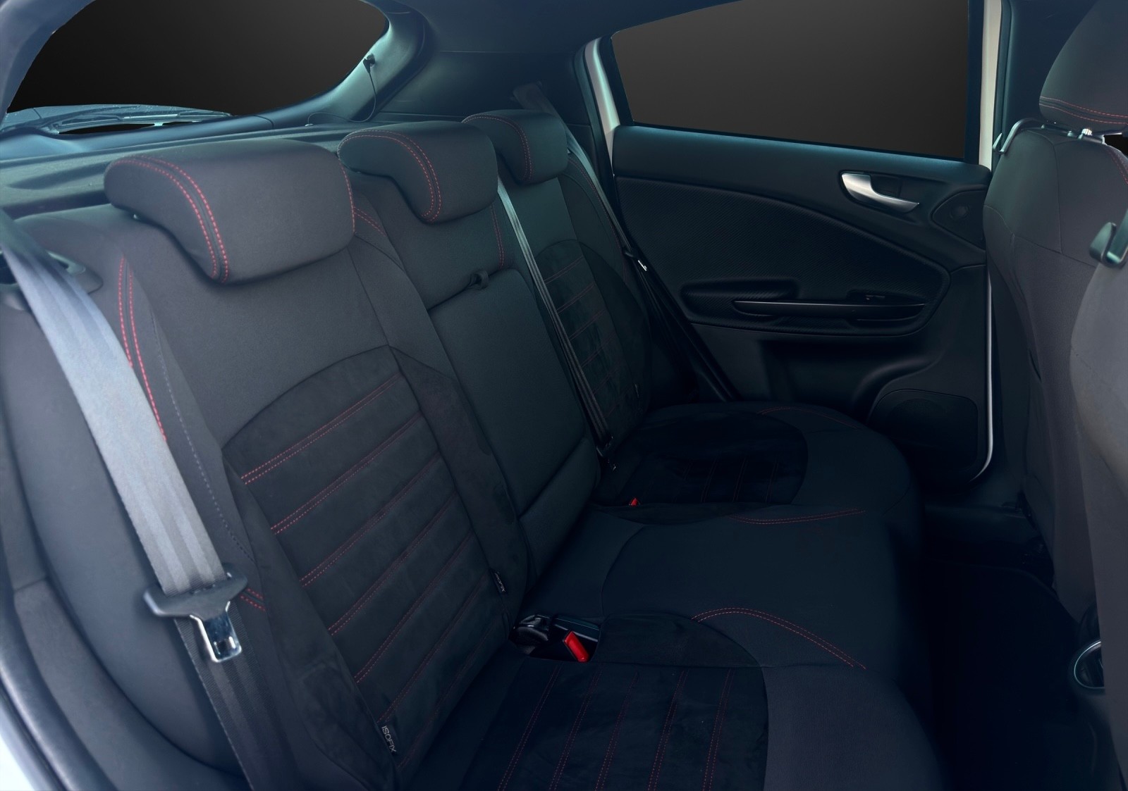 ALFA ROMEO Giulietta 2.0 JTDM Veloce TCT Carbon Edition mit 170 PS-image-12