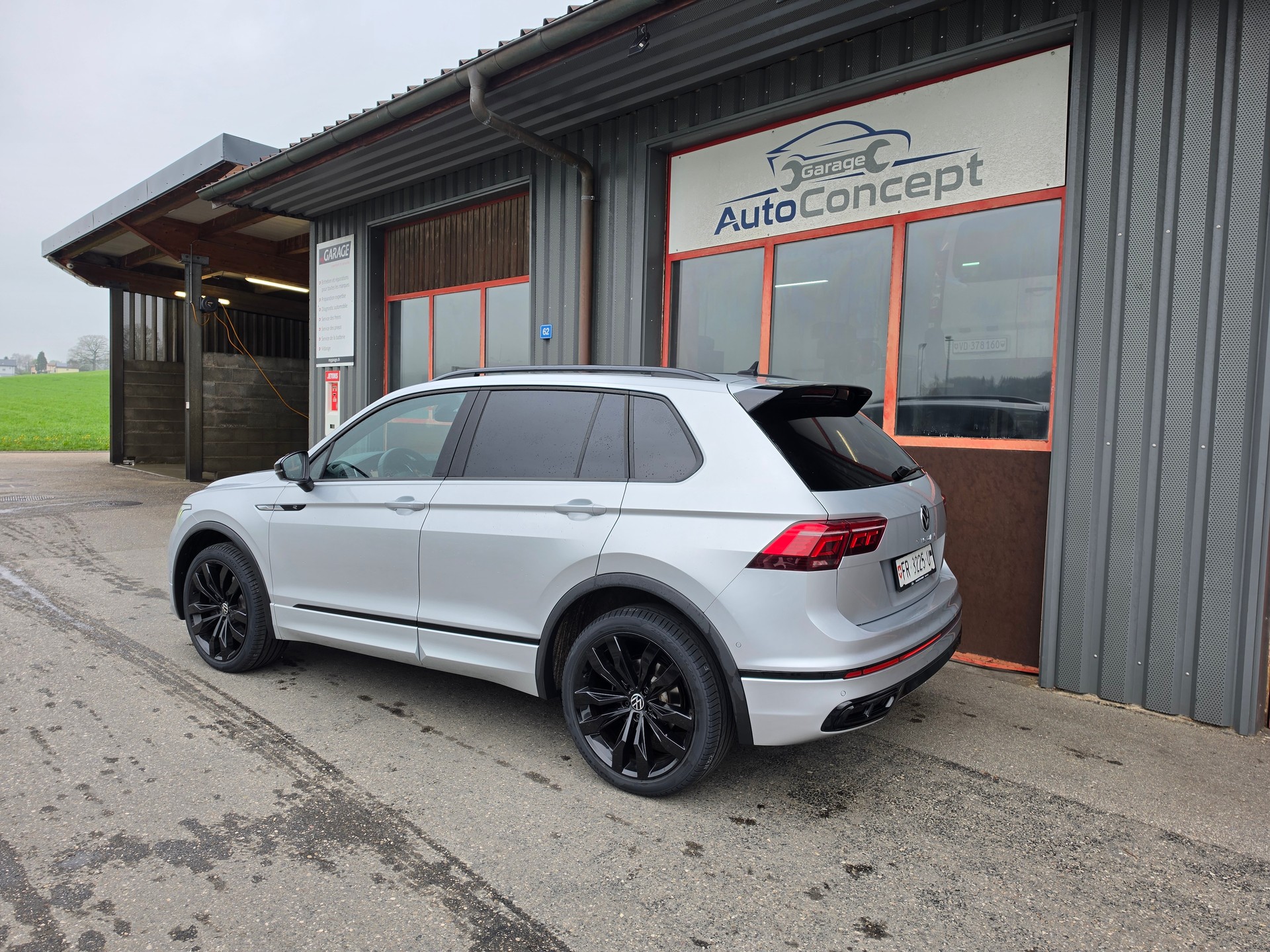 VW Tiguan 2.0TSI R-Line 4Motion DSG-image-4