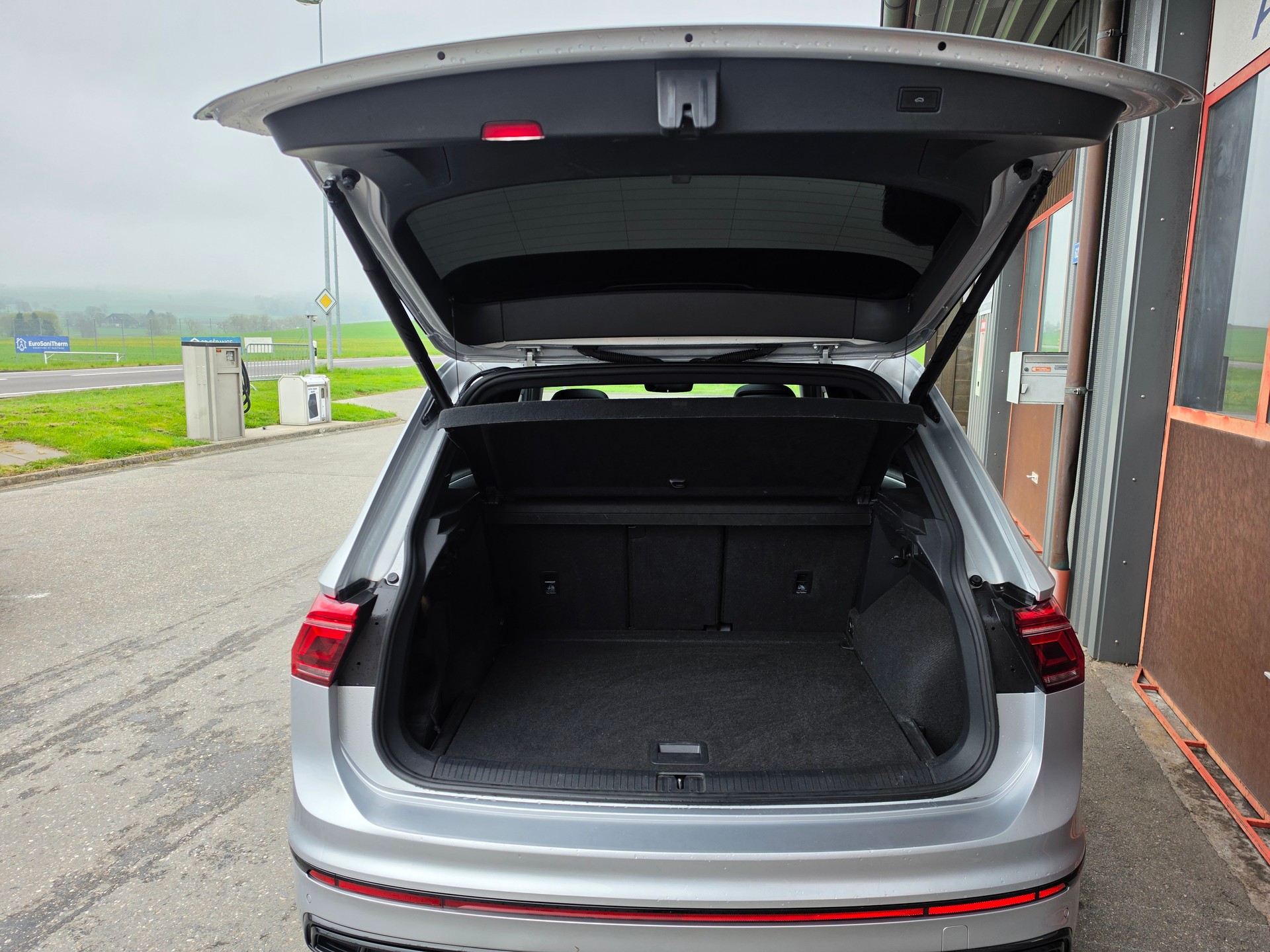 VW Tiguan 2.0TSI R-Line 4Motion DSG-image-14