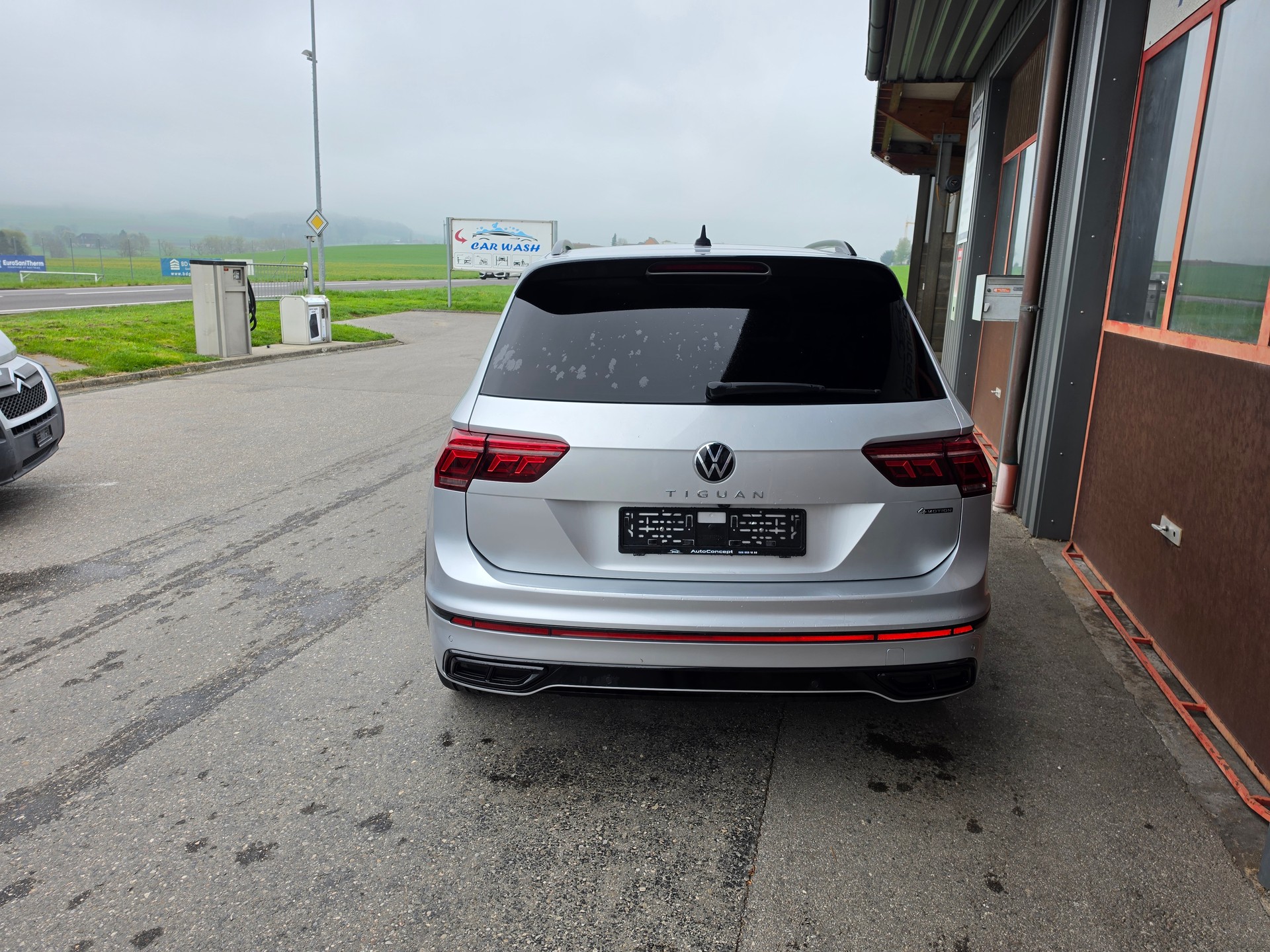 VW Tiguan 2.0TSI R-Line 4Motion DSG-image-5