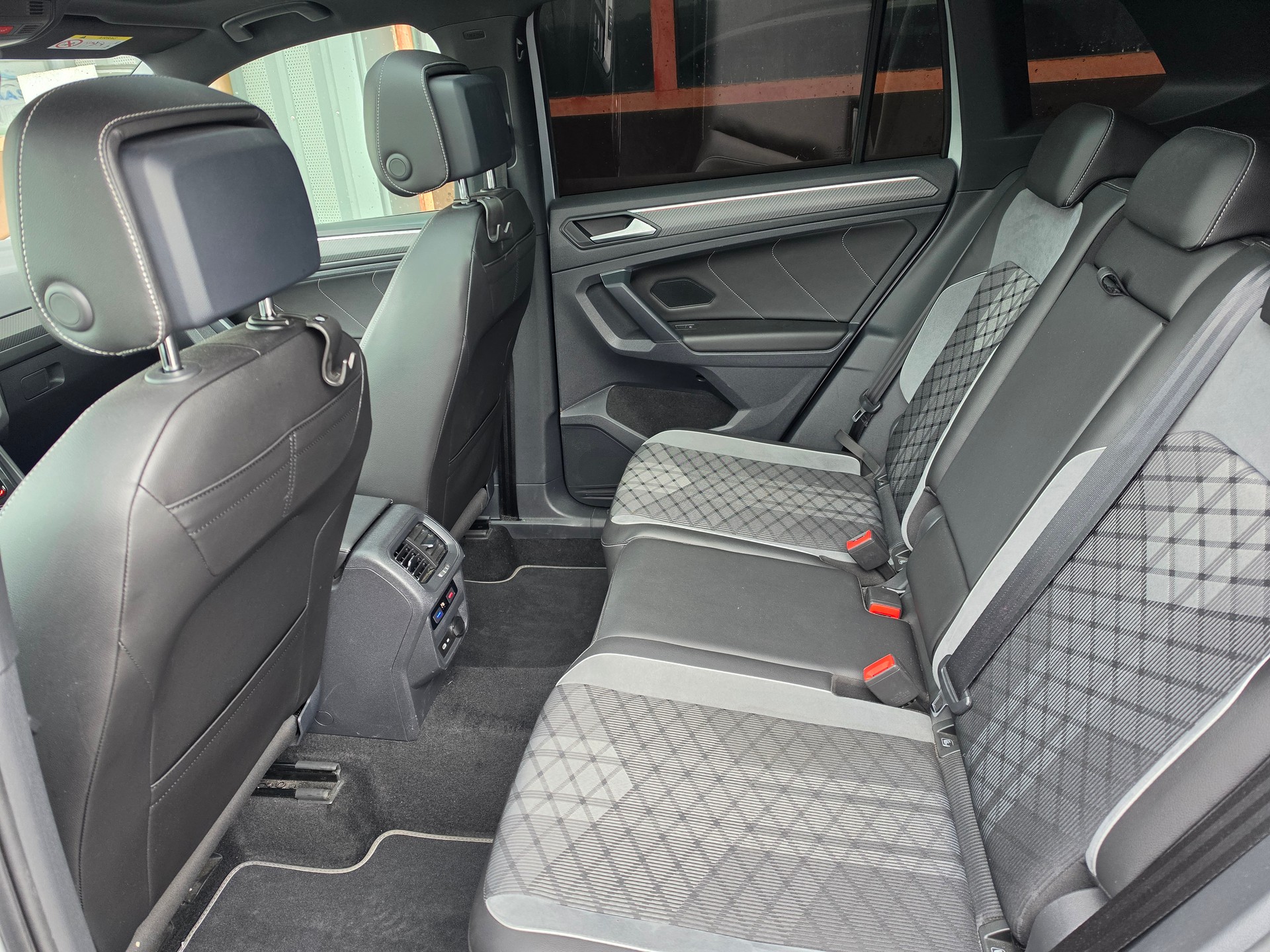 VW Tiguan 2.0TSI R-Line 4Motion DSG-image-10