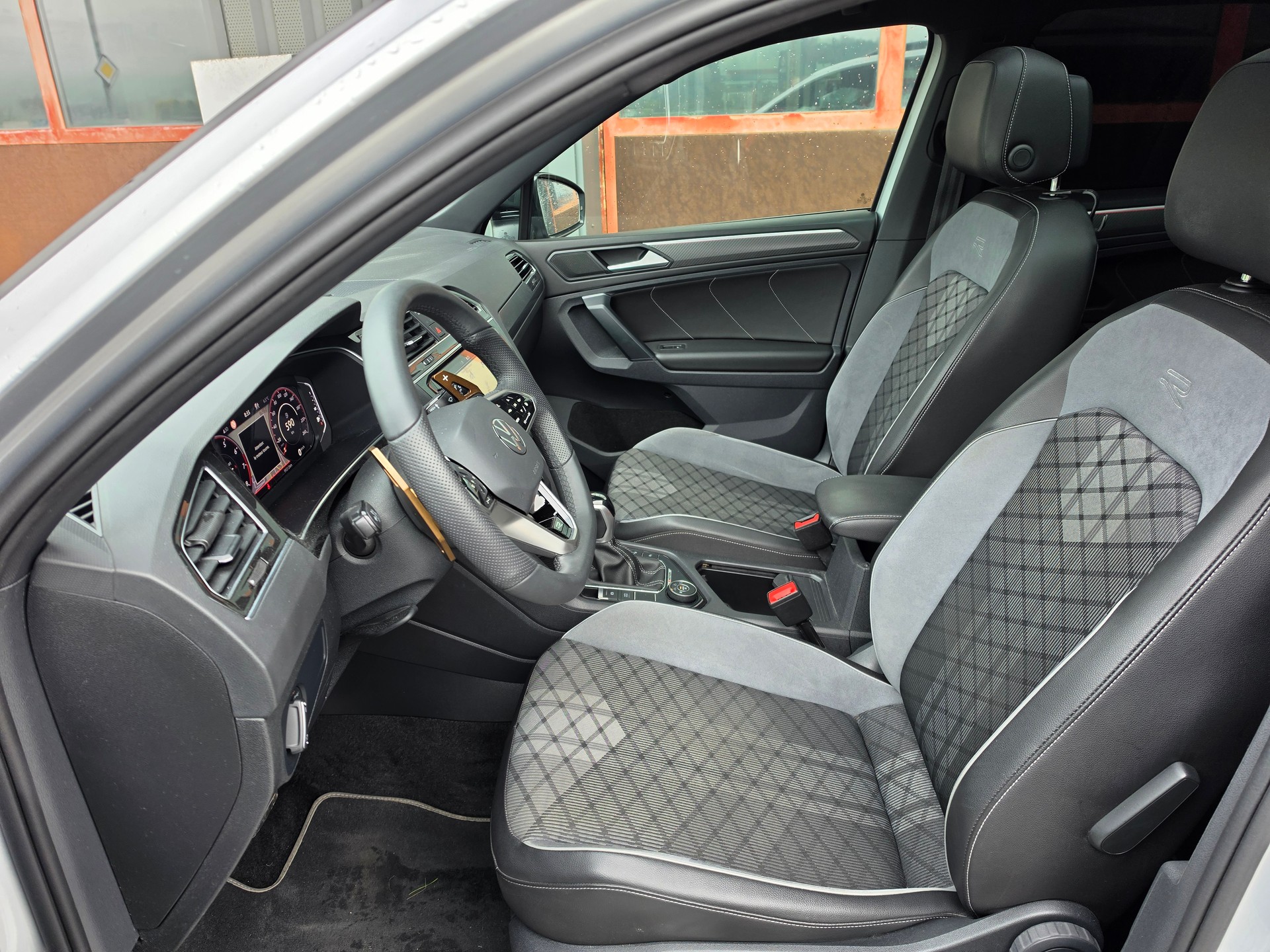VW Tiguan 2.0TSI R-Line 4Motion DSG-image-7