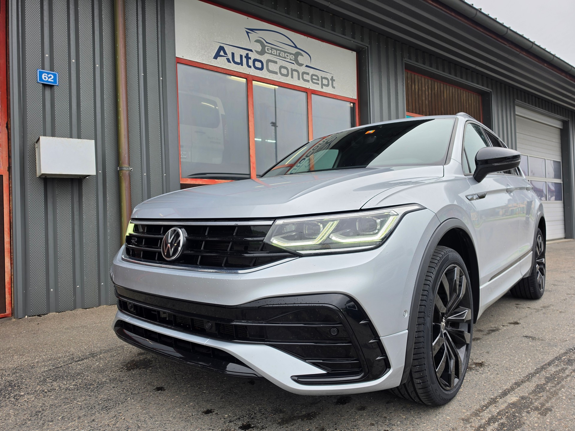 VW Tiguan 2.0TSI R-Line 4Motion DSG-image-1