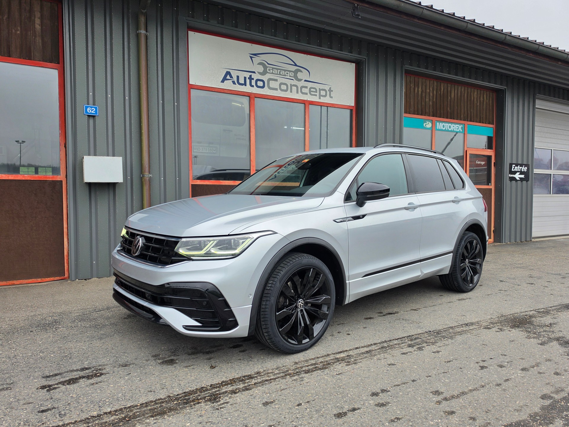 VW Tiguan 2.0TSI R-Line 4Motion DSG-image-3
