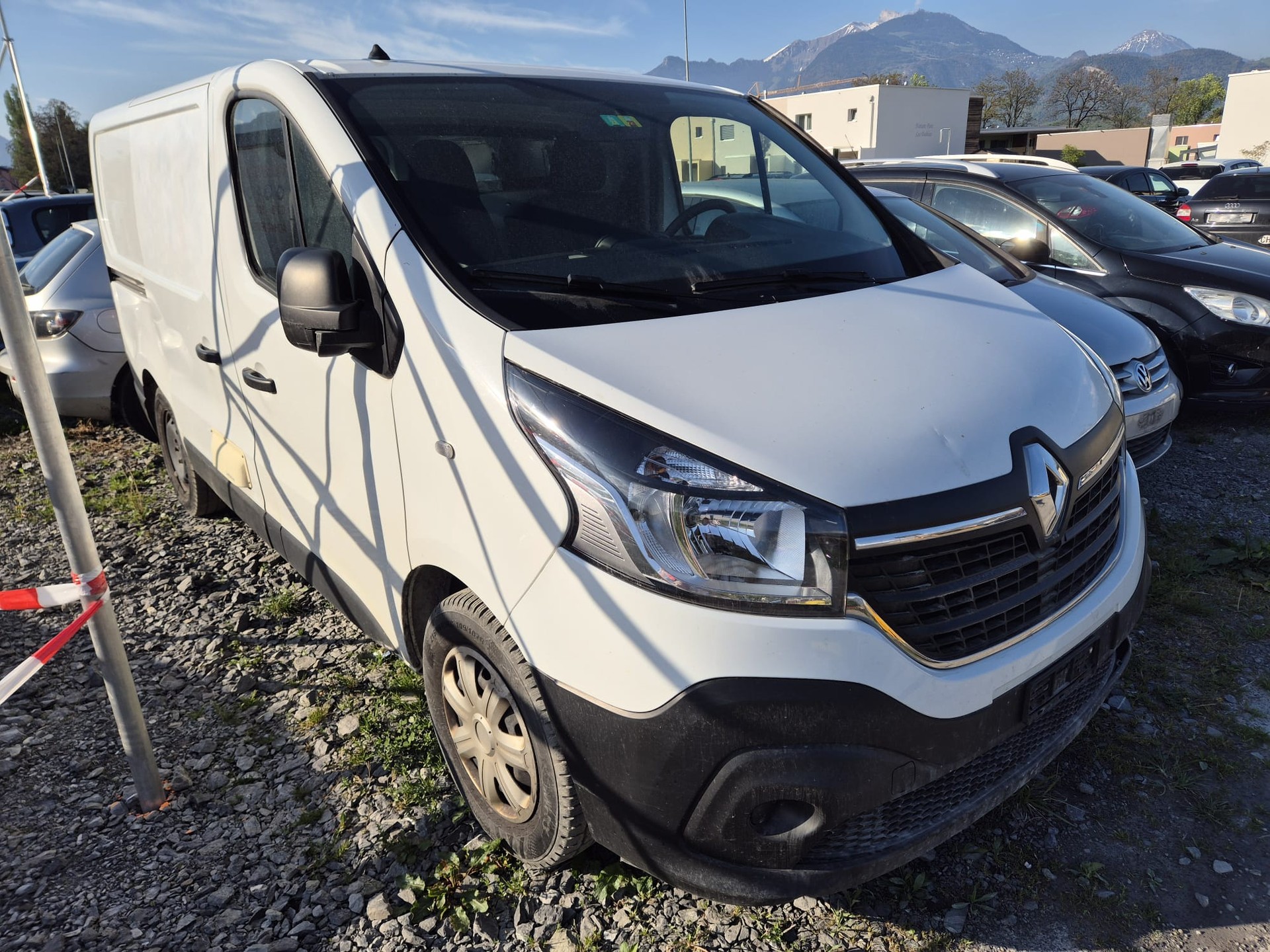 RENAULT Trafic 2.0 dCi120 2.8t Access L1H1-image-1
