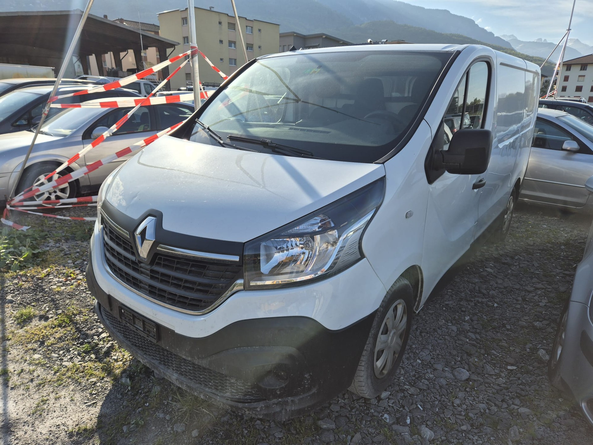 RENAULT Trafic 2.0 dCi120 2.8t Access L1H1-image-0
